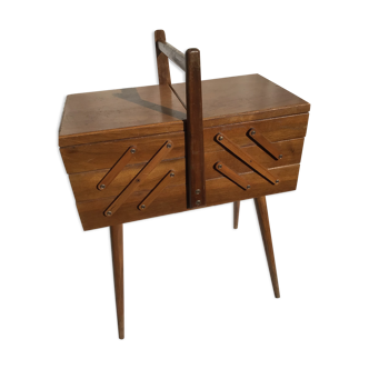 Deploying worker wood spindle feet