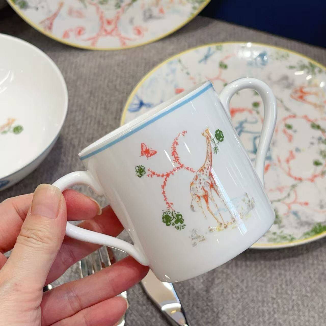 Dior“My First Dinner ”Set – Multicolor Toile de Jouy Innocence