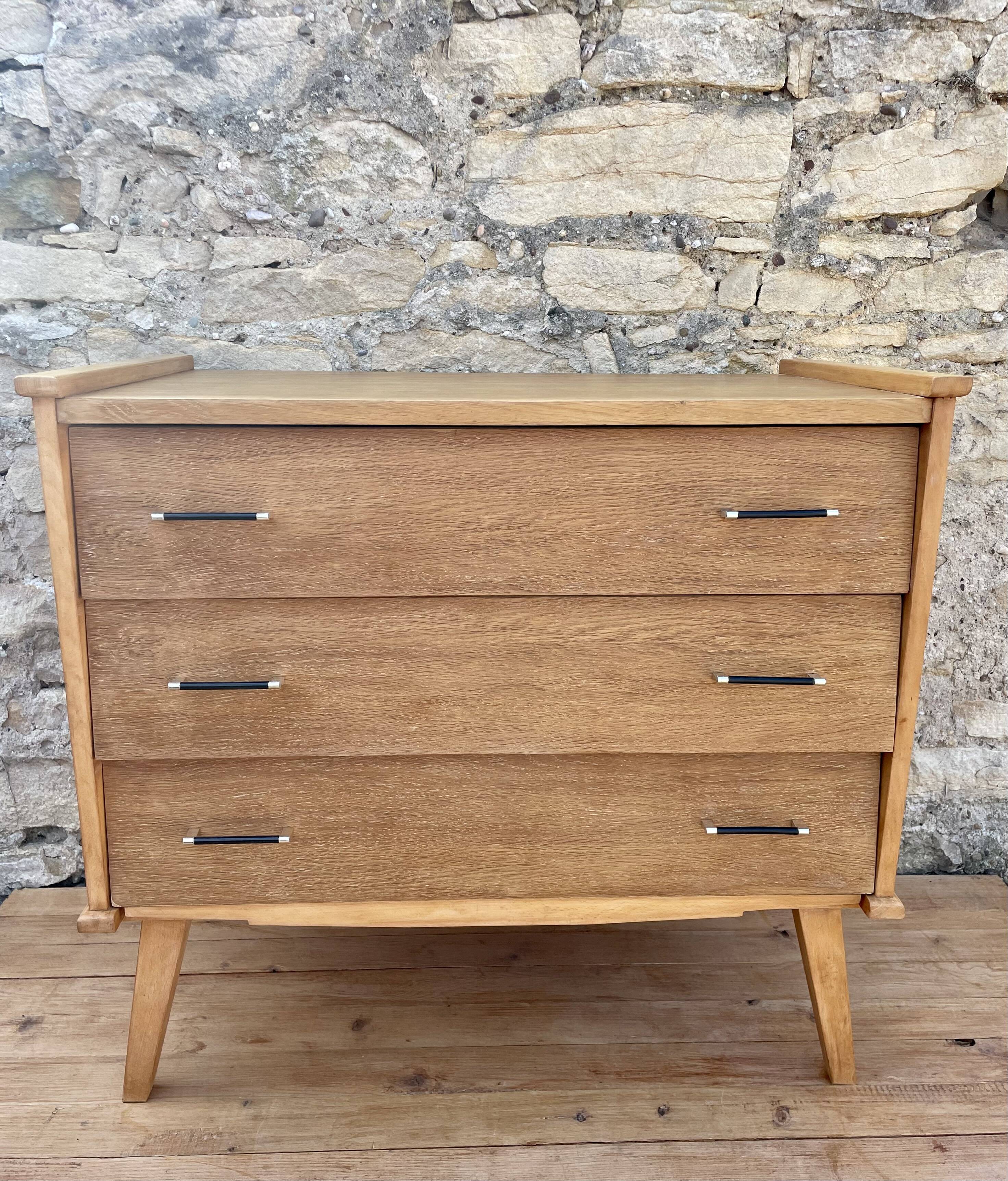 Chest of drawer compass feet