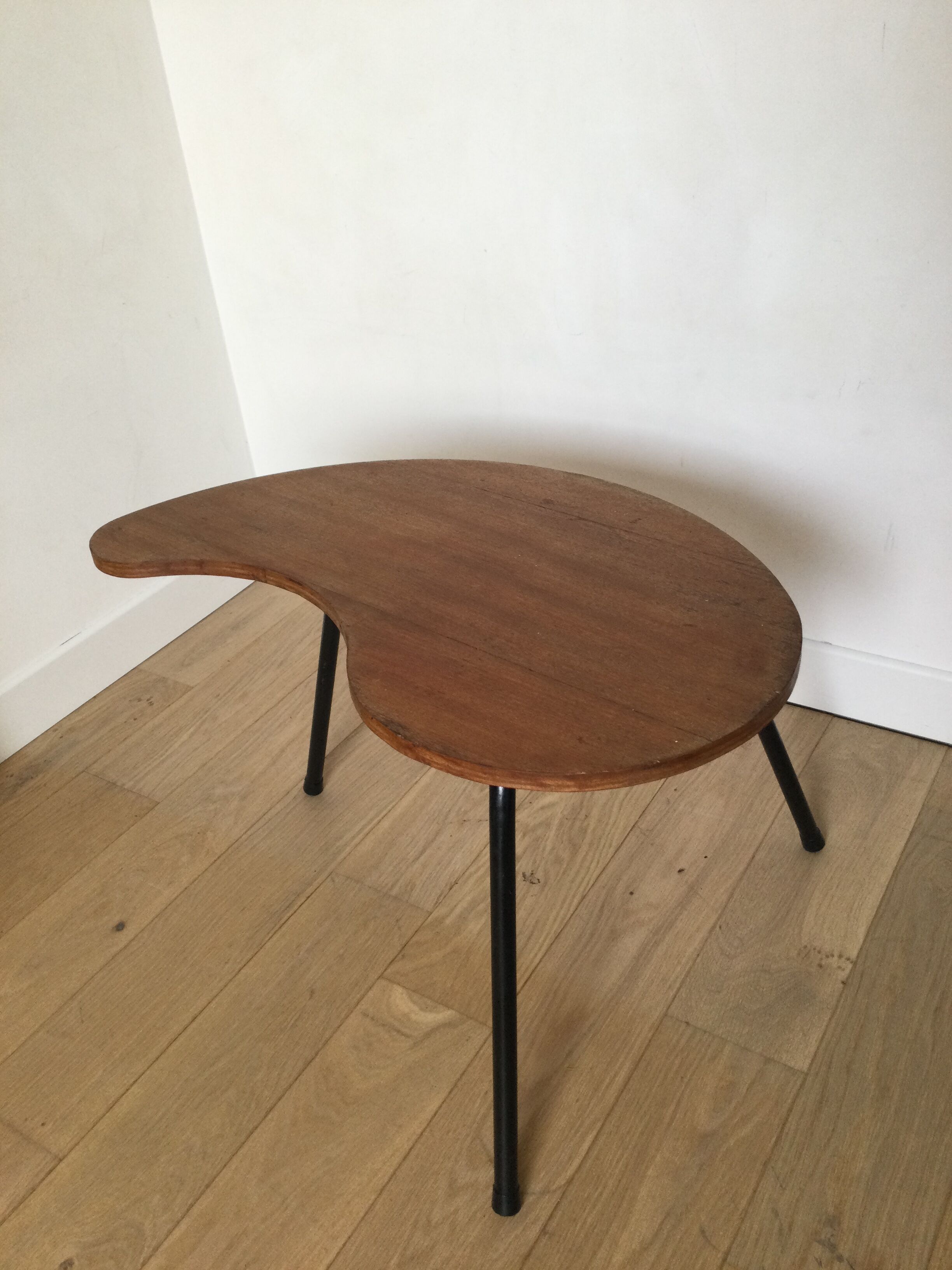 Bean tripod table