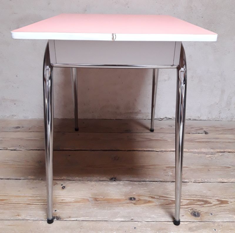 Table formica chrome