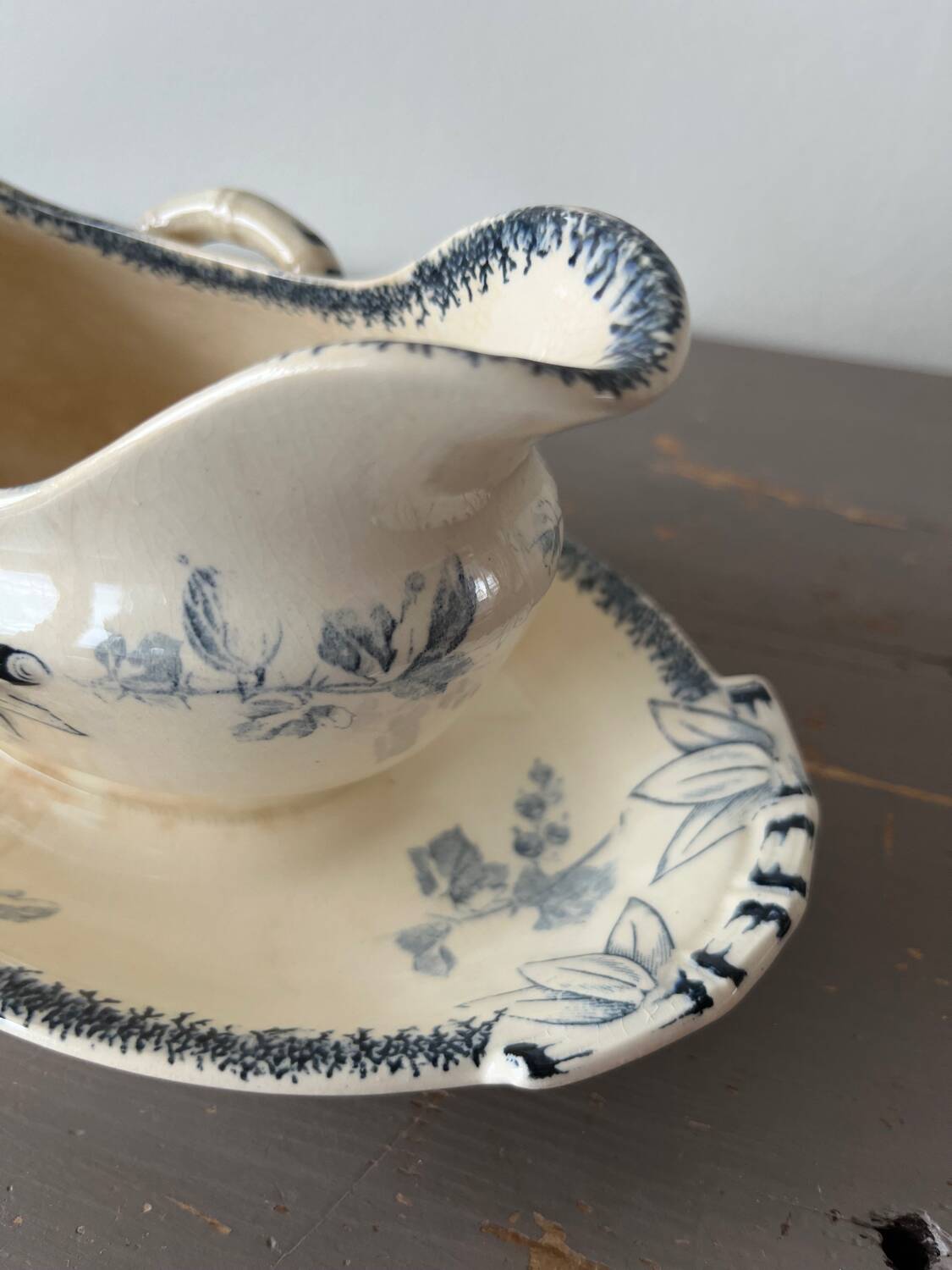 Sauce boat U & Cie Sarreguemines model “currants”
