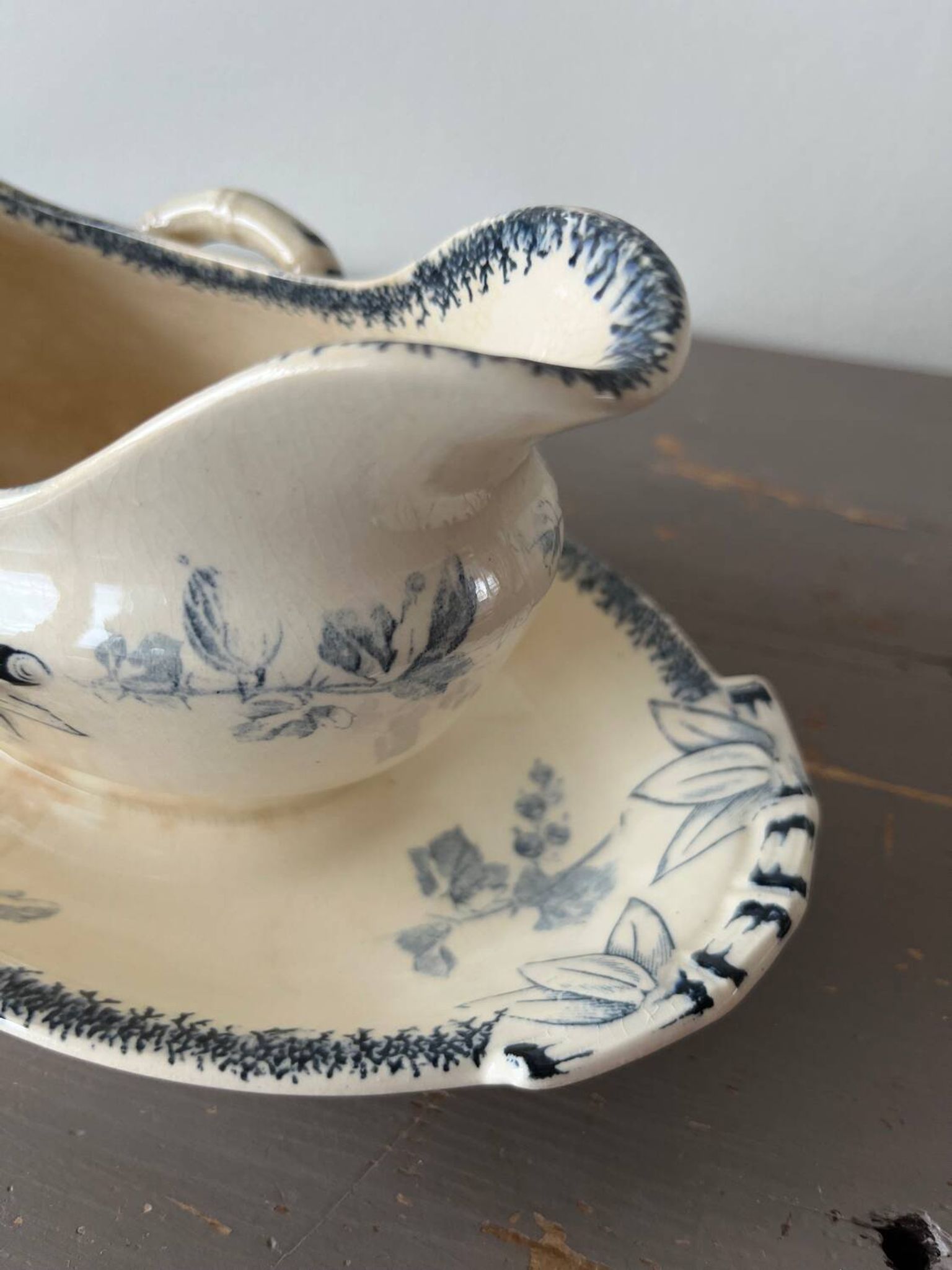 Sauce boat U & Cie Sarreguemines model “currants”