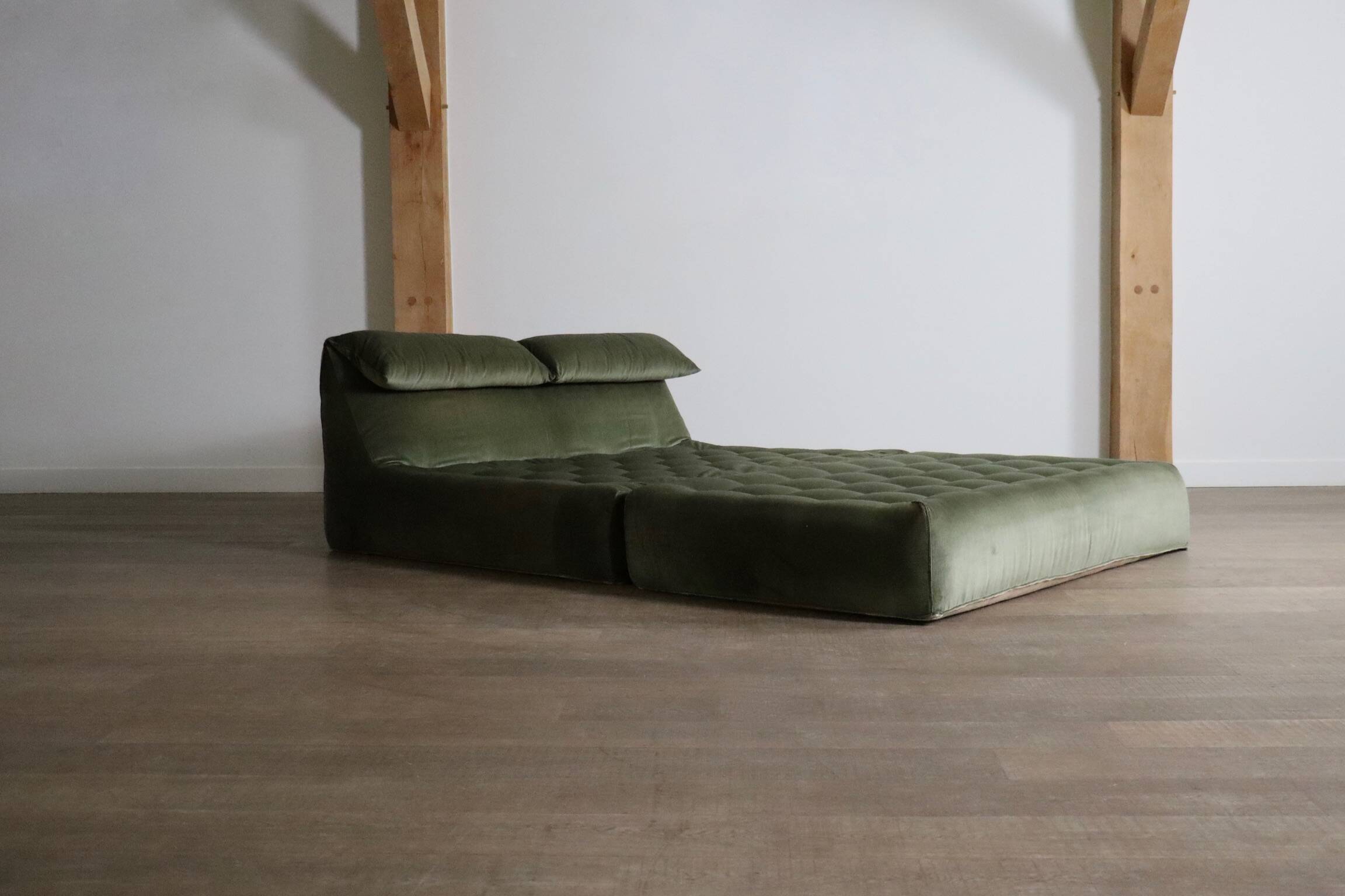 Le bambole bed in green velvet By Mario Bellini for B&B Italia, 1970s