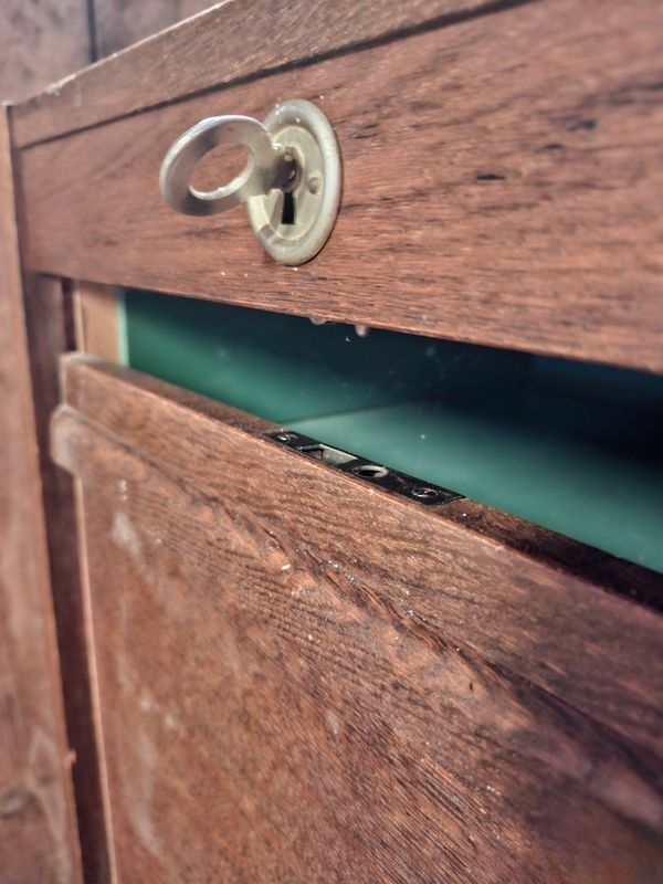 Roller filing cabinet