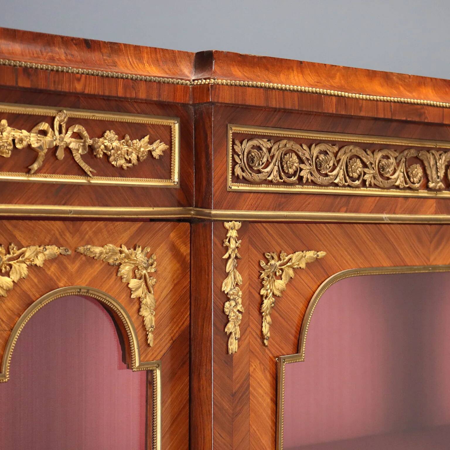 Bibliothèque ancienne en bois de violette et bronze, XIXe siècle