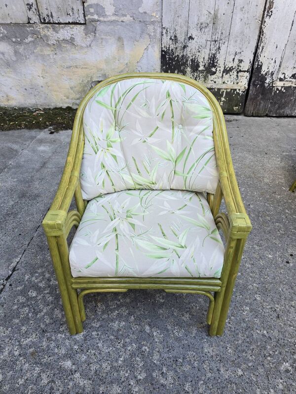 Salon en rotin haut de gamme – 2 fauteuils, pouf & table basse