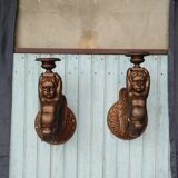 Paire de torchères murales putti en fonte