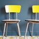 Série de 4 chaises en formica  bicolore jaune et blanc chiné