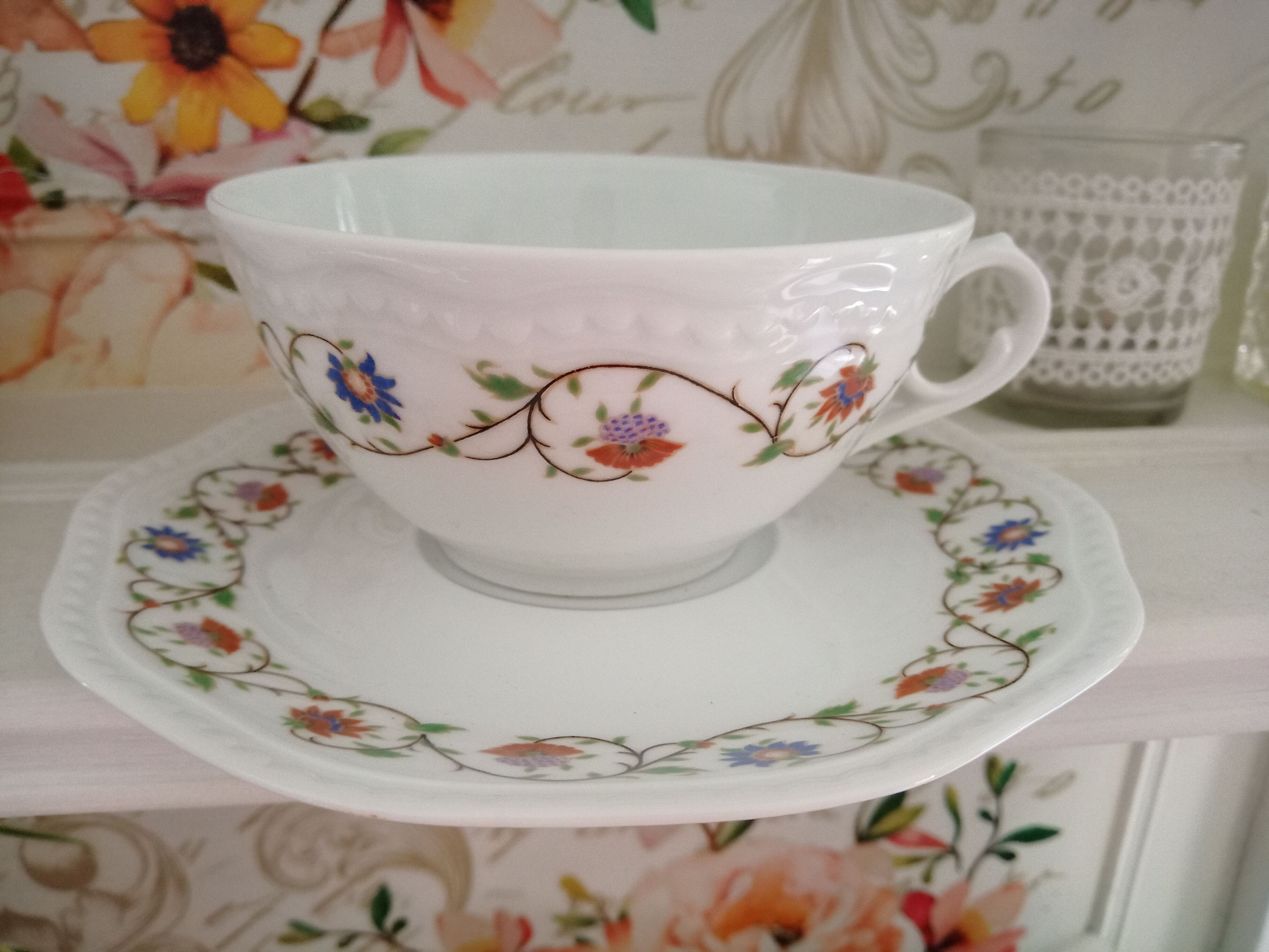 Tasses à thé et sous-tasses Porcelaine de Limoges motif fleuri (Lot de 4)