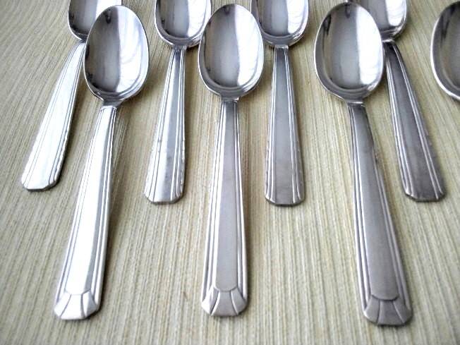 Set of 2 x 6 silver metal spoons 2 different models