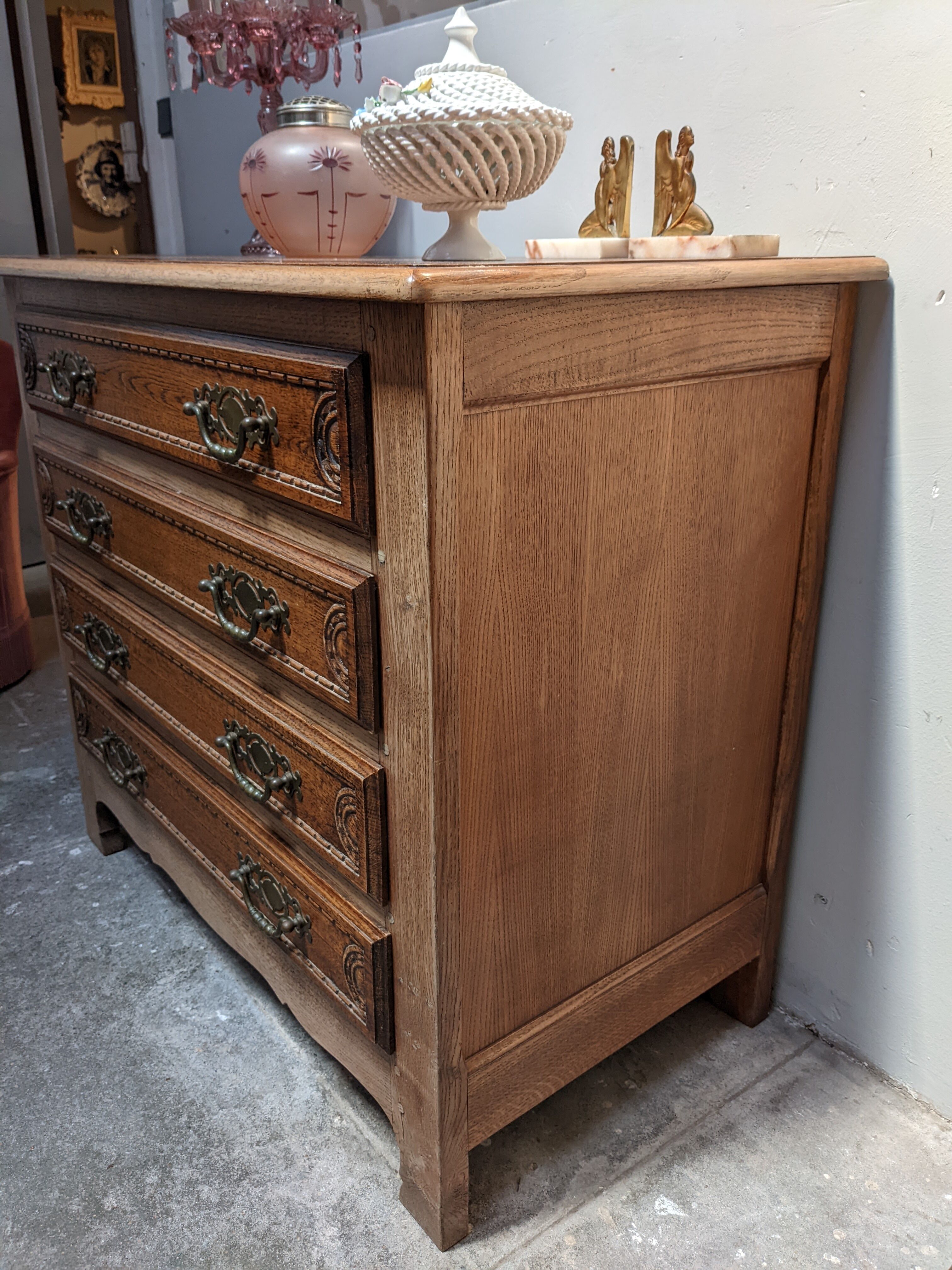 Oak chest of drawers