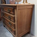 Oak chest of drawers