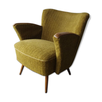 Club armchair with armrests of the 1960s