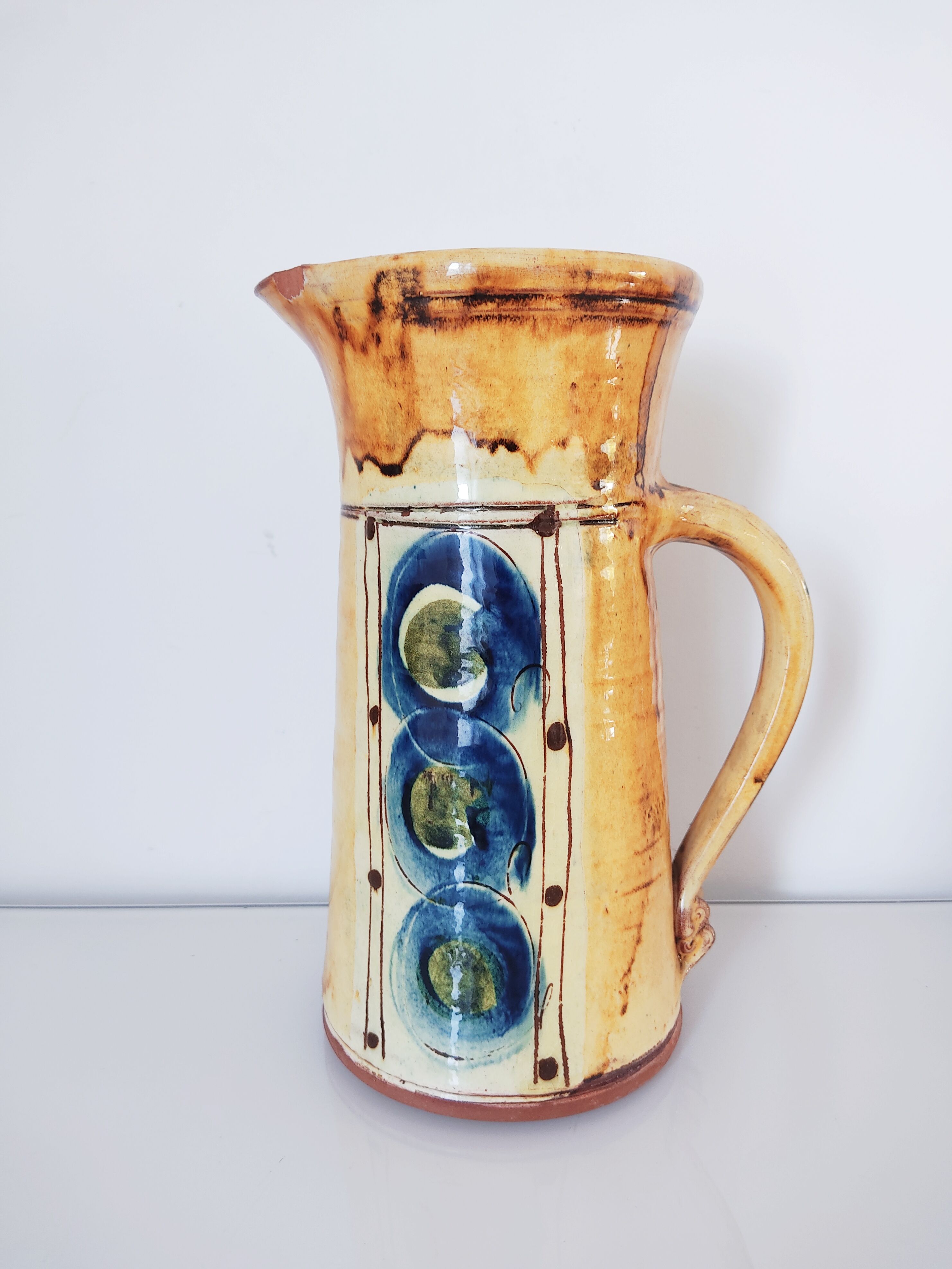 Cruche terre cuite émaux jaune et bleu
