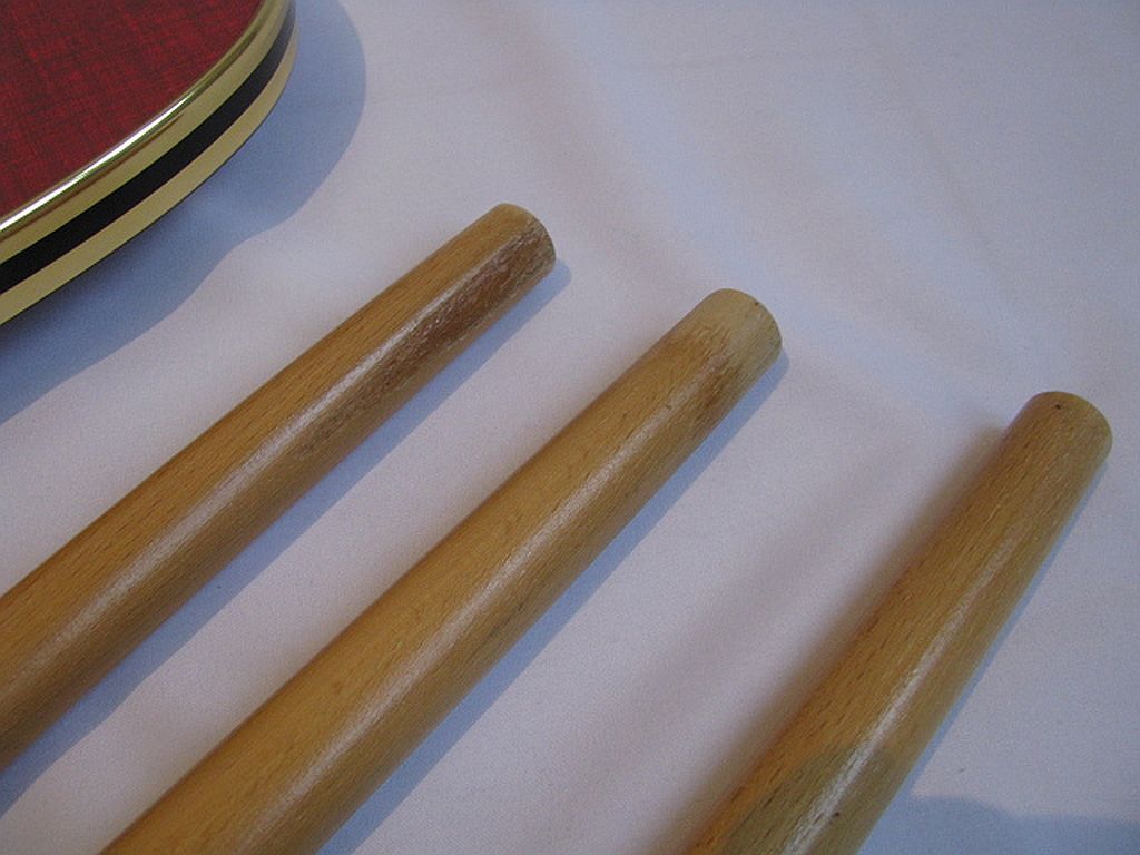 Table d'appoint trépied du milieu du siècle, années 1970