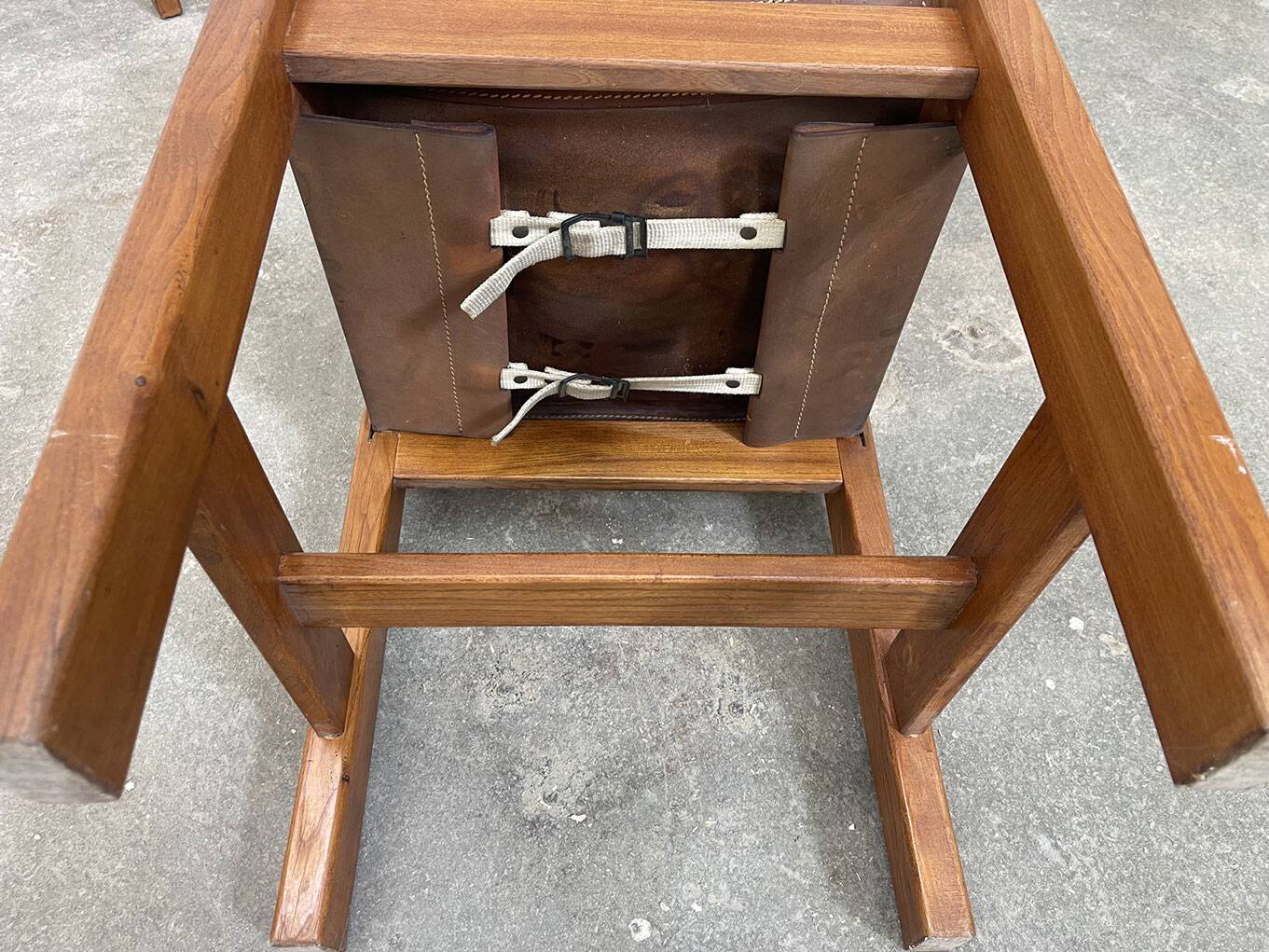 Set of 6 Maison Regain chairs in leather and elm