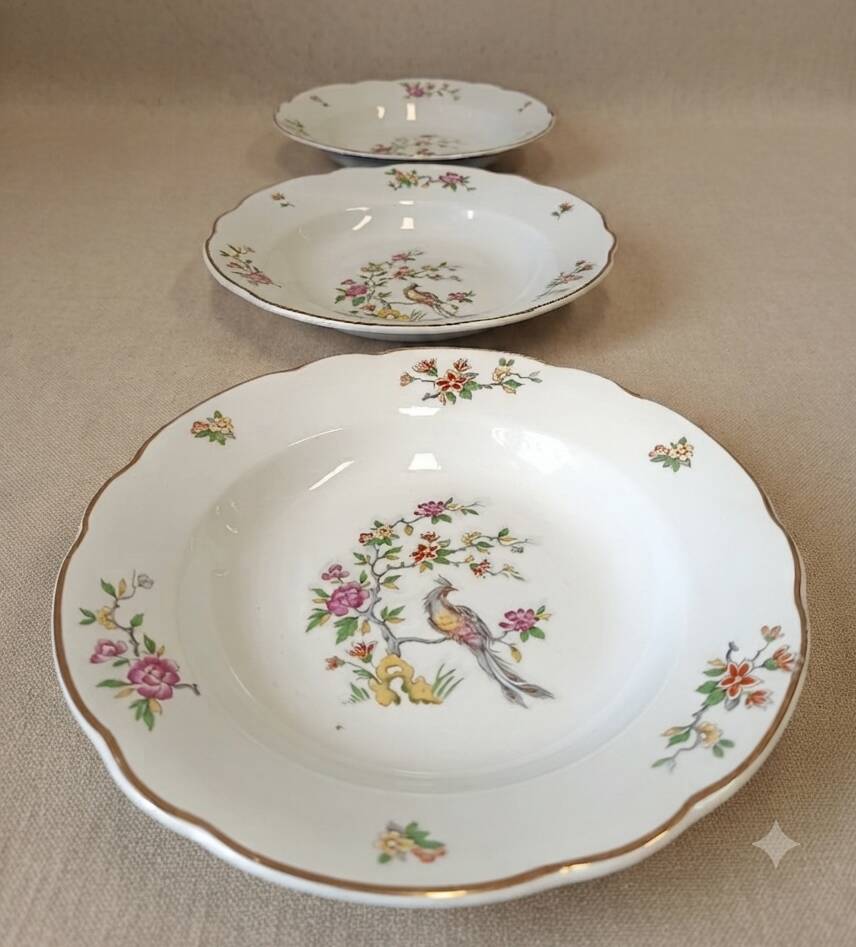 Lot de 3 assiettes creuses Digoin & Sarreguemines, oiseau de paradis