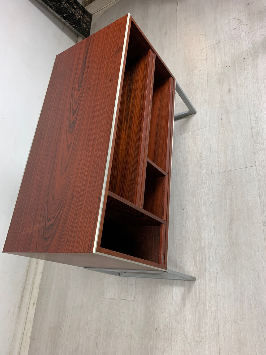 Hi-fi bang and olufsen cabinet