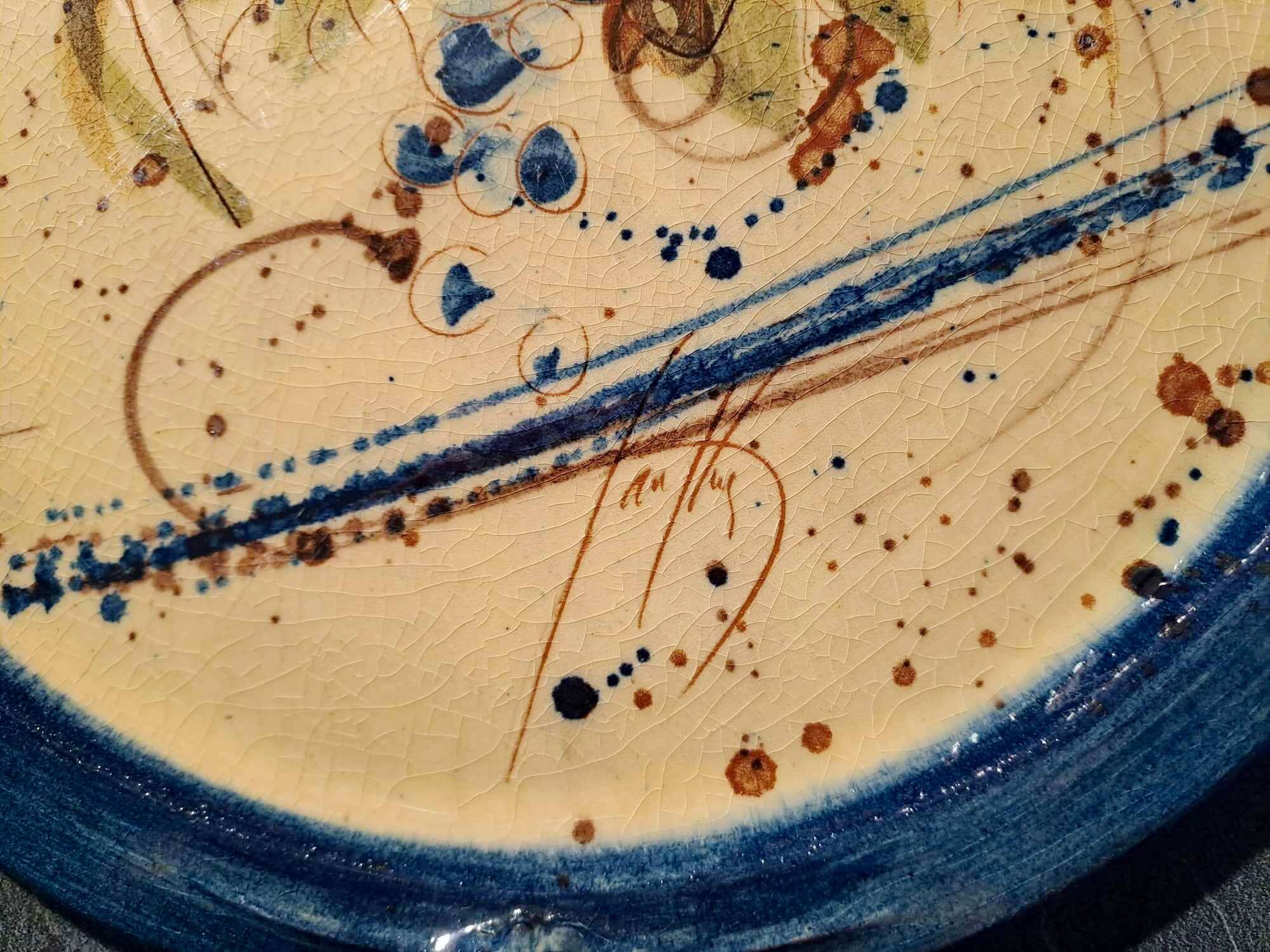 Ceramic serving dish