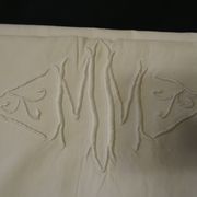Beau drap brodé , monogrammé
