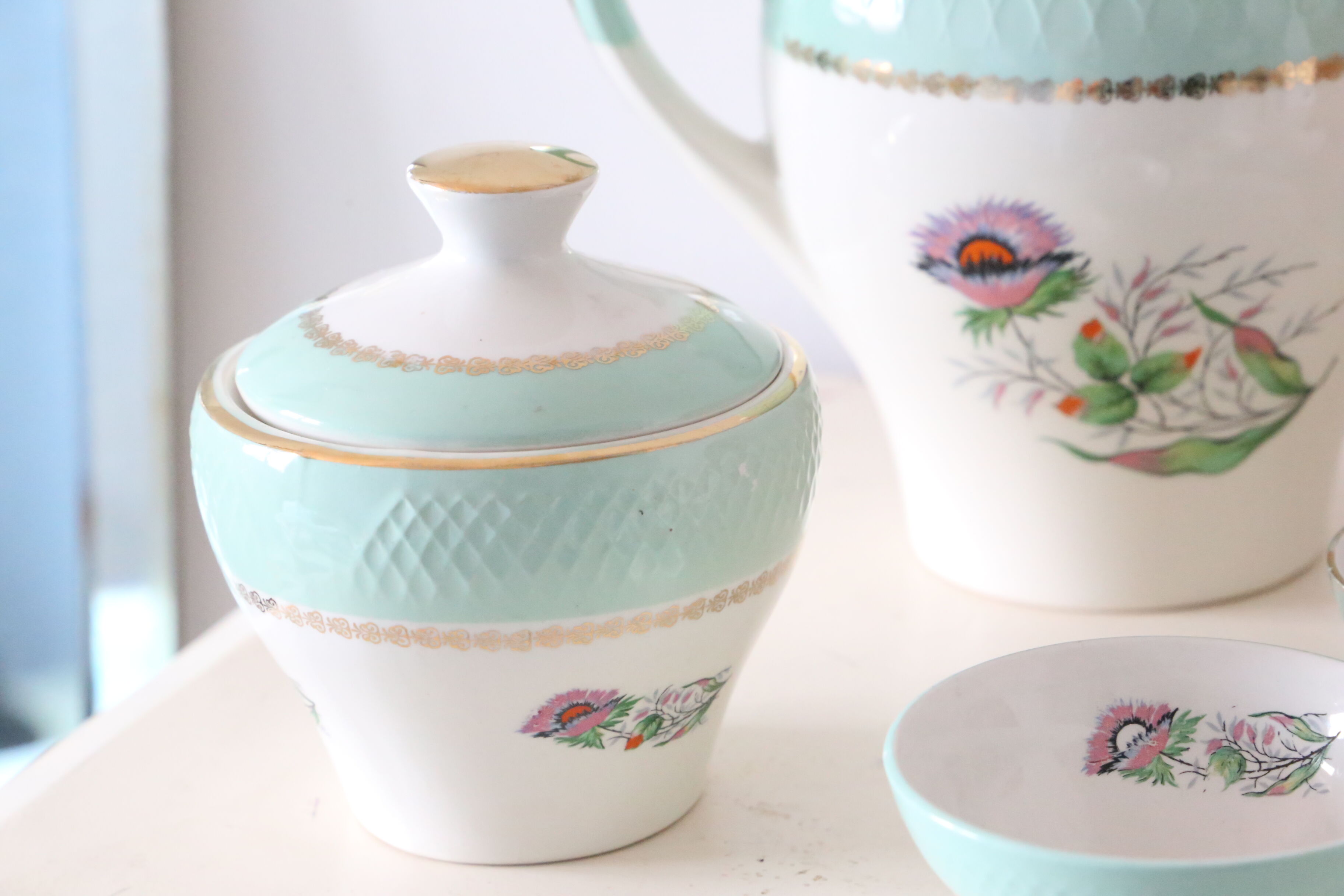 Coffee service, coffee maker, sugar maker, 6 cups and under cups, Moulin des Loups