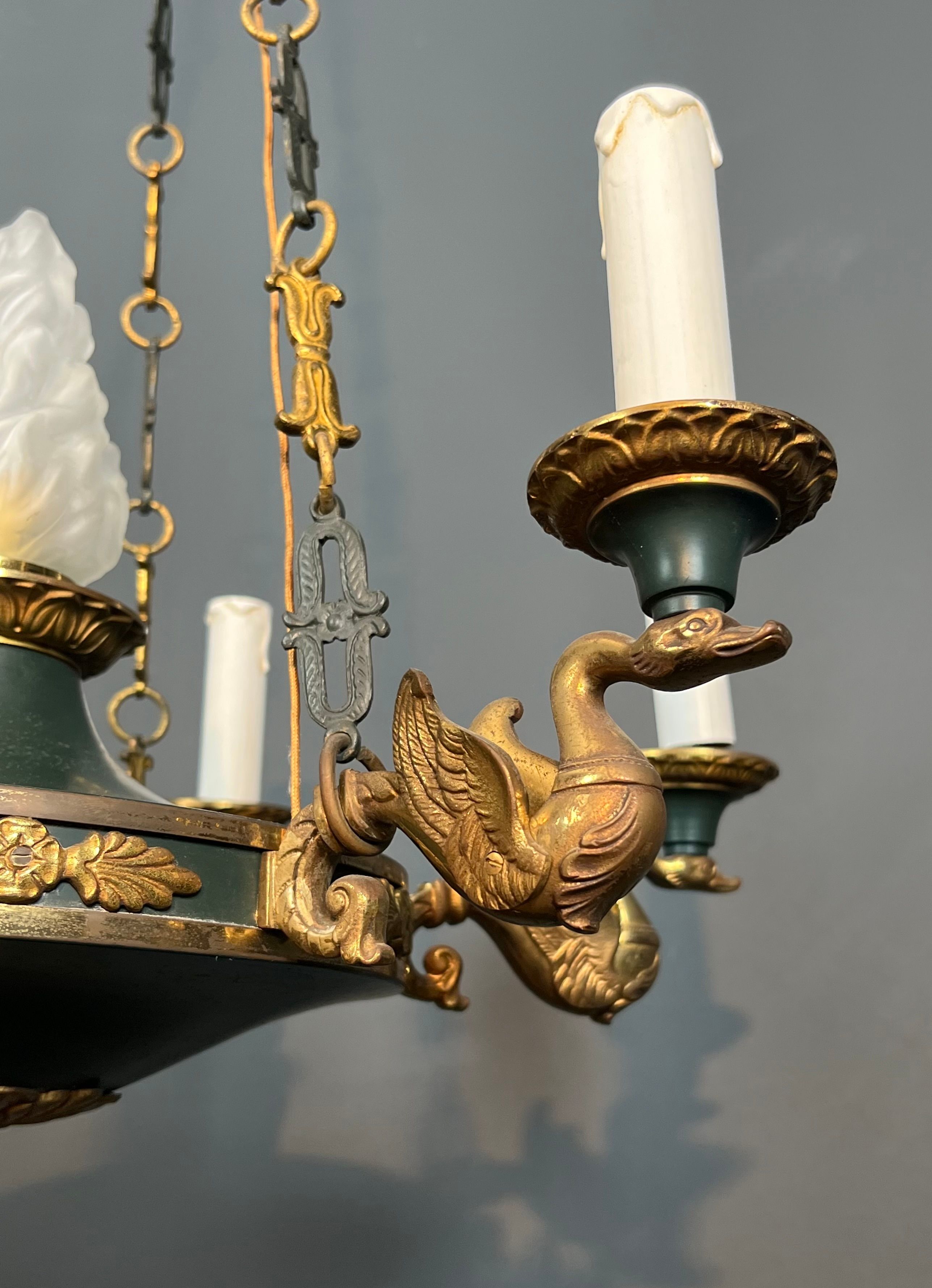 Lustre de style Empire en bronze, tôle verte et flamme en verre moulé