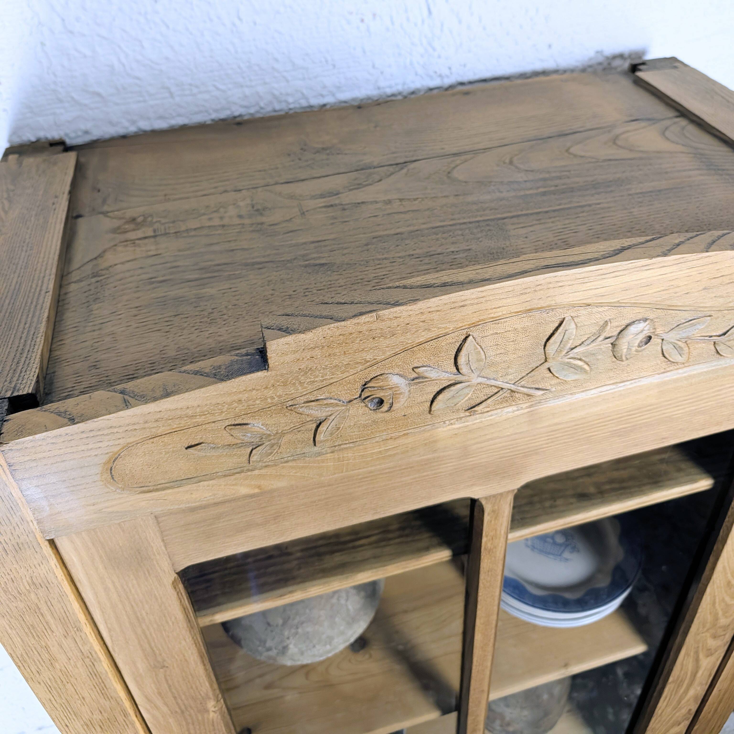 Glass-fronted cabinet from the 1930s-1940s.