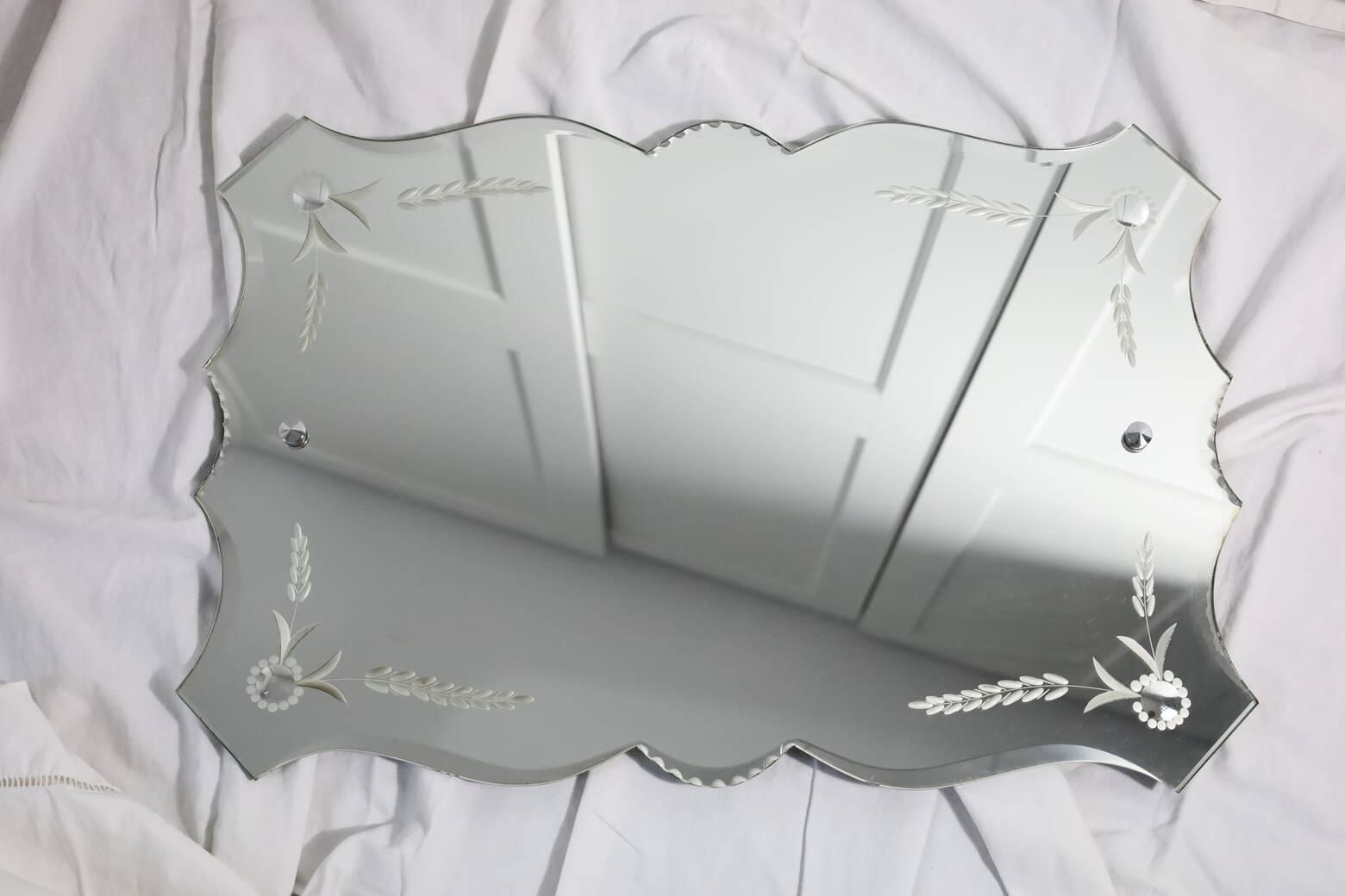 Engraved beveled mirror