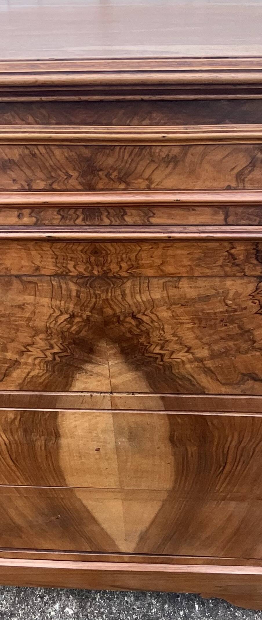 Chest of drawers in walnut and burr walnut, late 19th century, 4 drawers