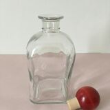 Square carafe with its red wooden stopper