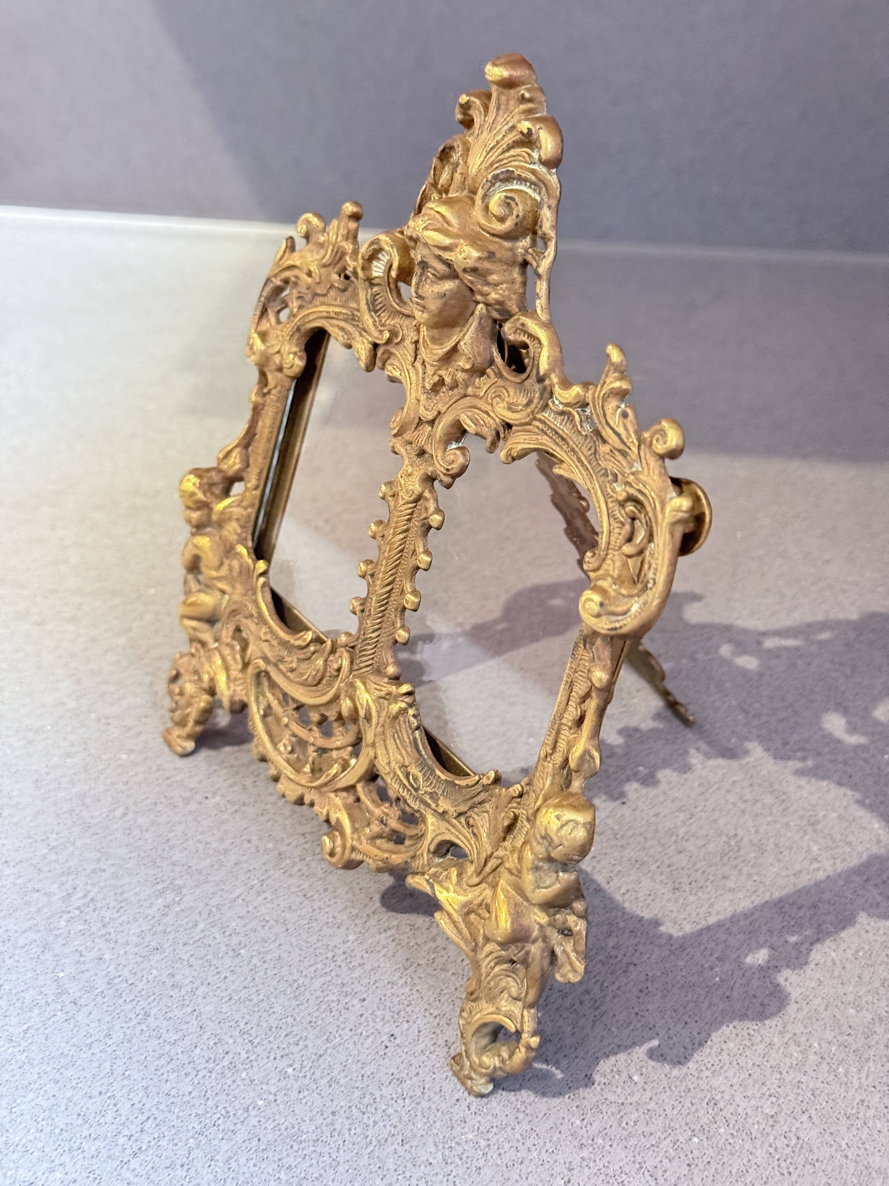 Paire de cadres en laiton doré rococo, cadres décoratifs antiques pour mur et table