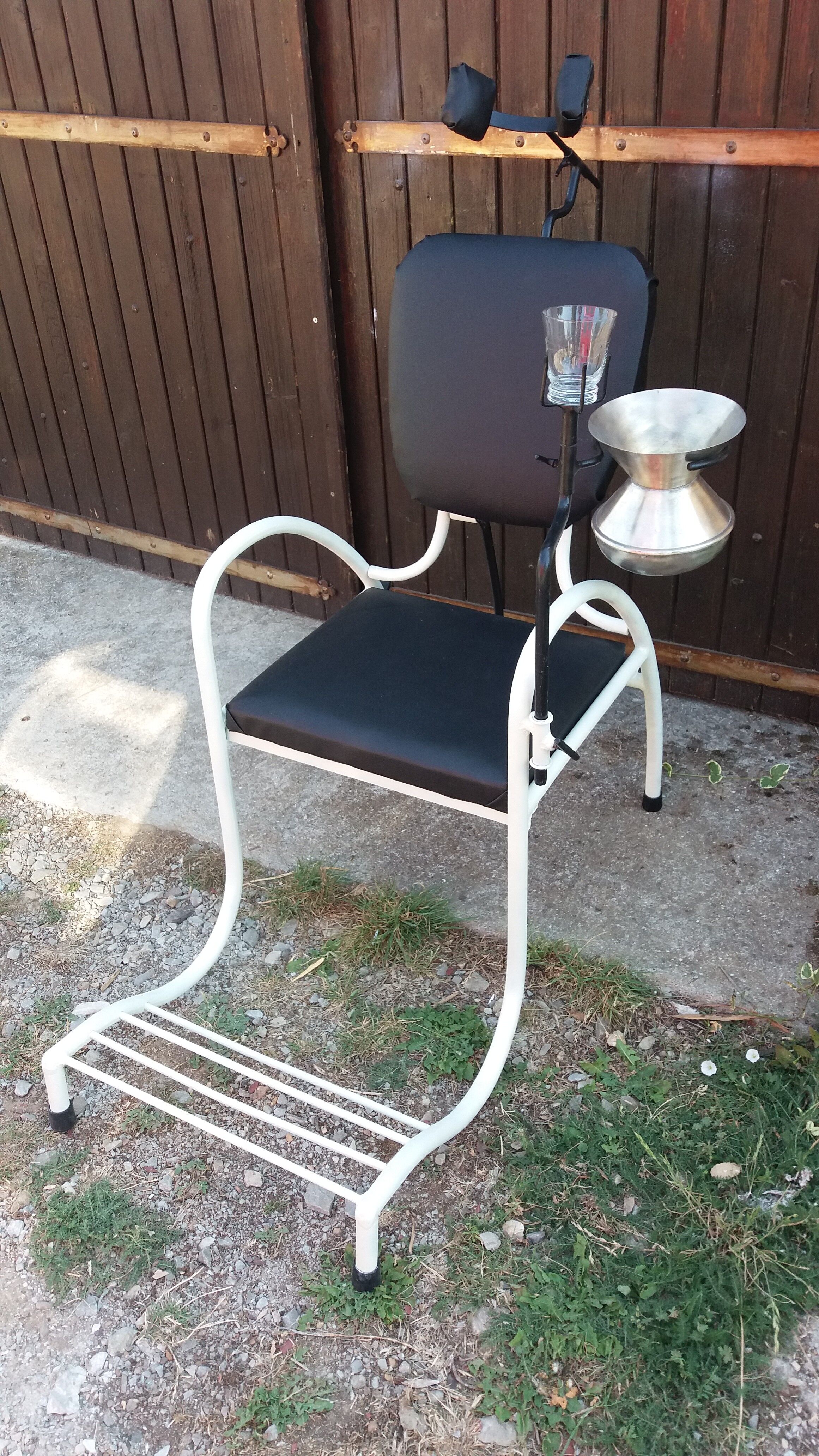 Country dentist's chair