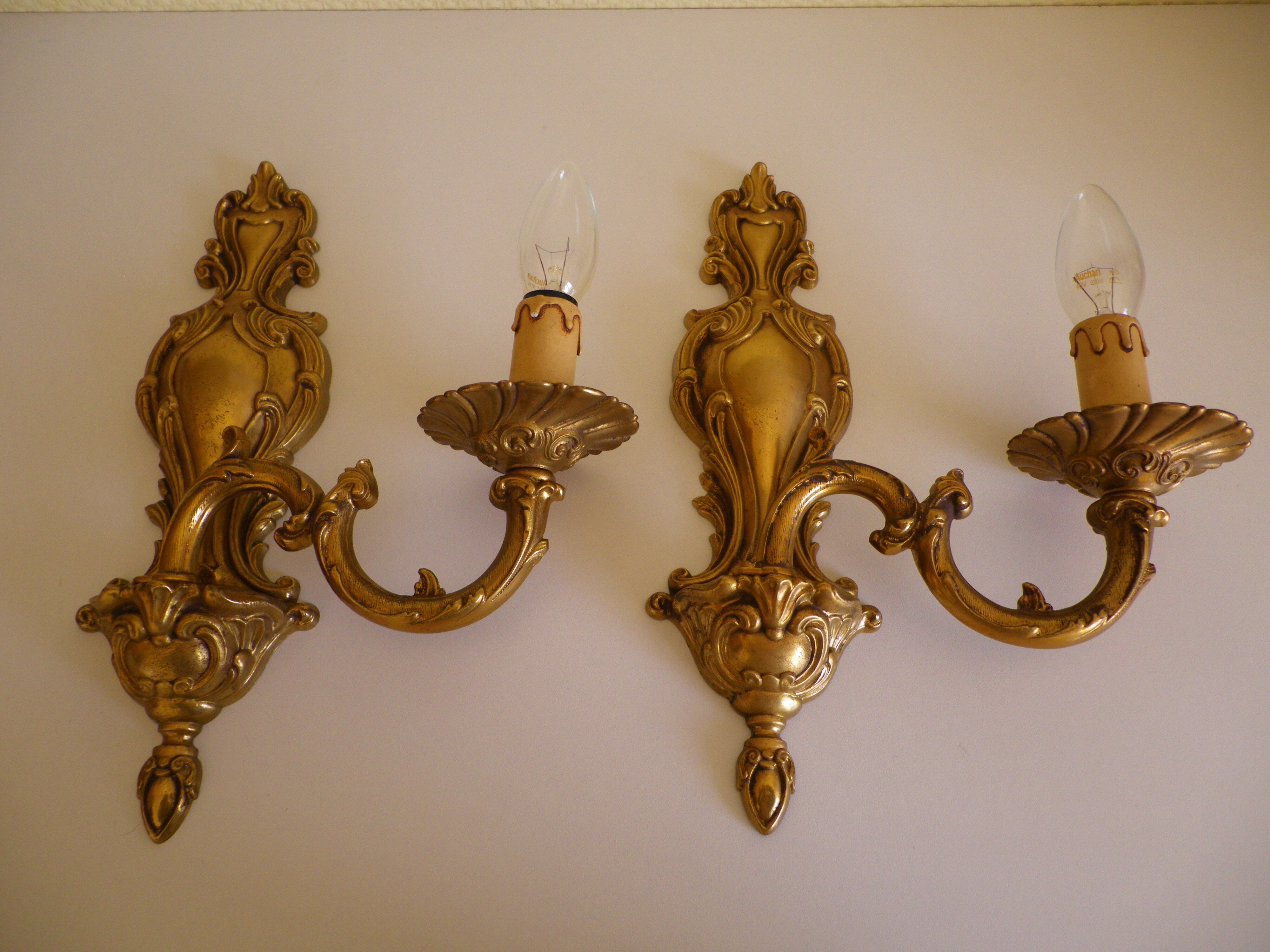 2 "Metra.F" gold-coloured metal flame wall appliques, steerable branch