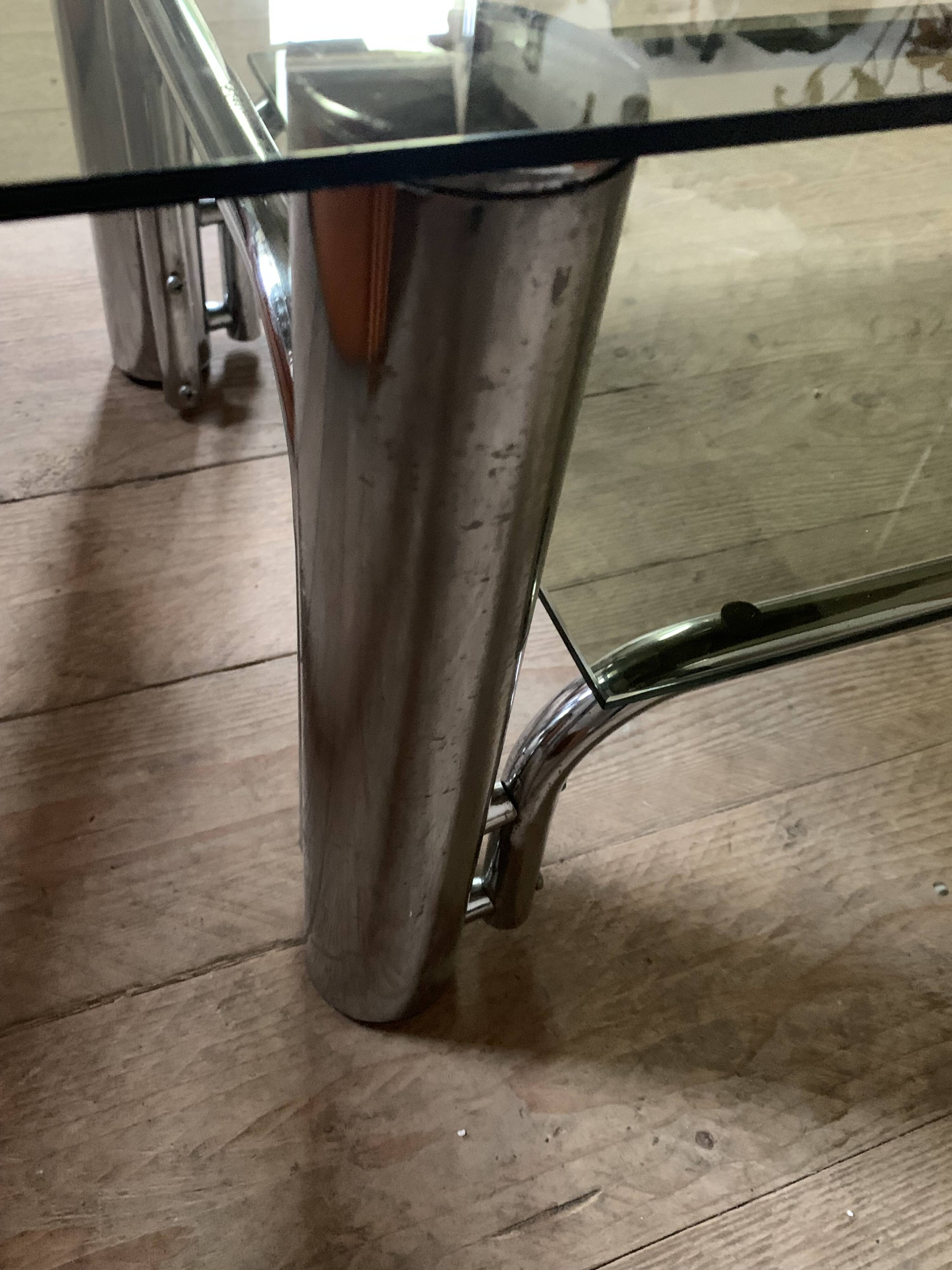 Table basse chromée et verre fumé vintage