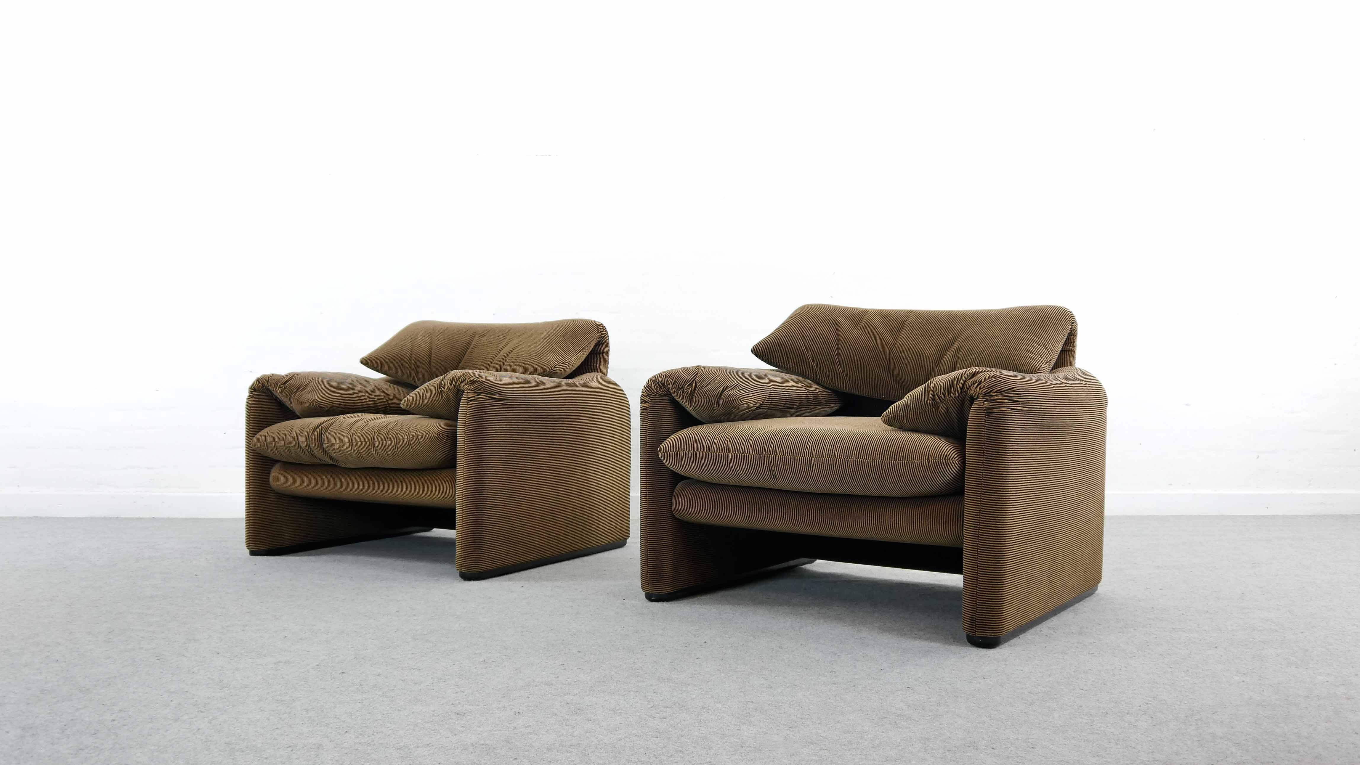 Pair of Maralunga Lounge Chairs by Vico Magistretti for Cassina, Italy