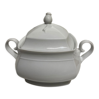 Tureen or earthenware vegetable