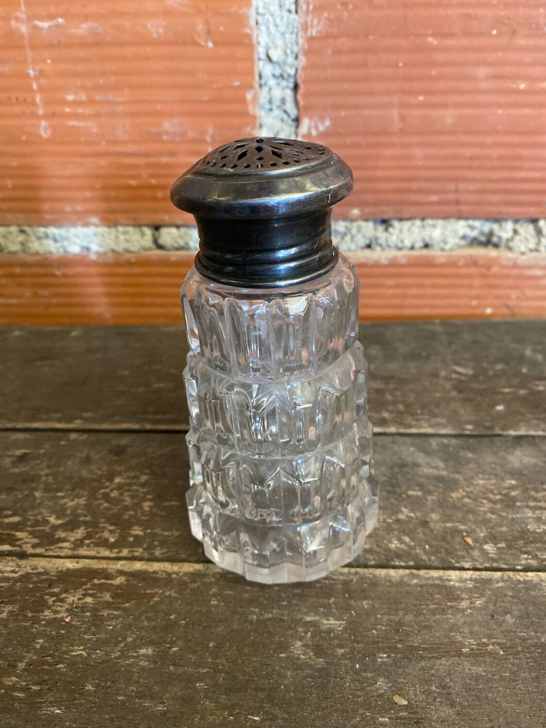 Saupoudreuse Sucrier Ancien Verre Moulé + Bouchon Métal Argenté Vintag