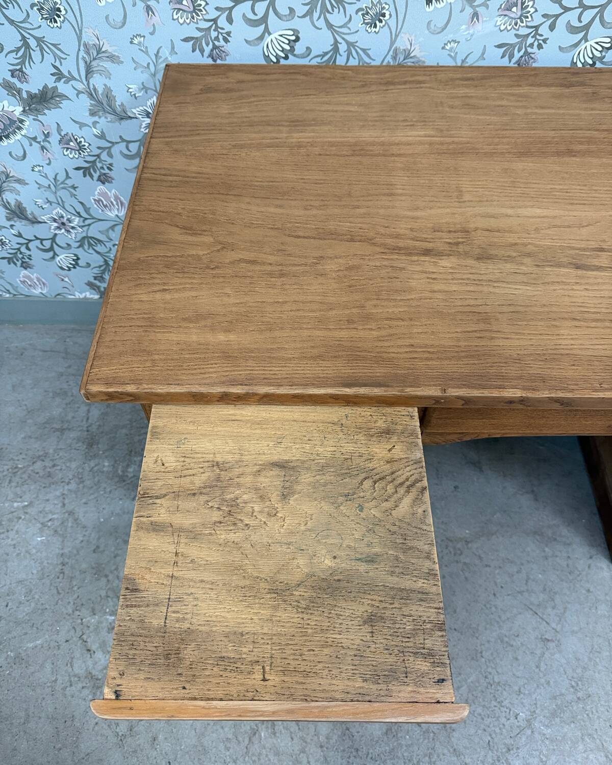 Oak half-minister's desk (renovated)