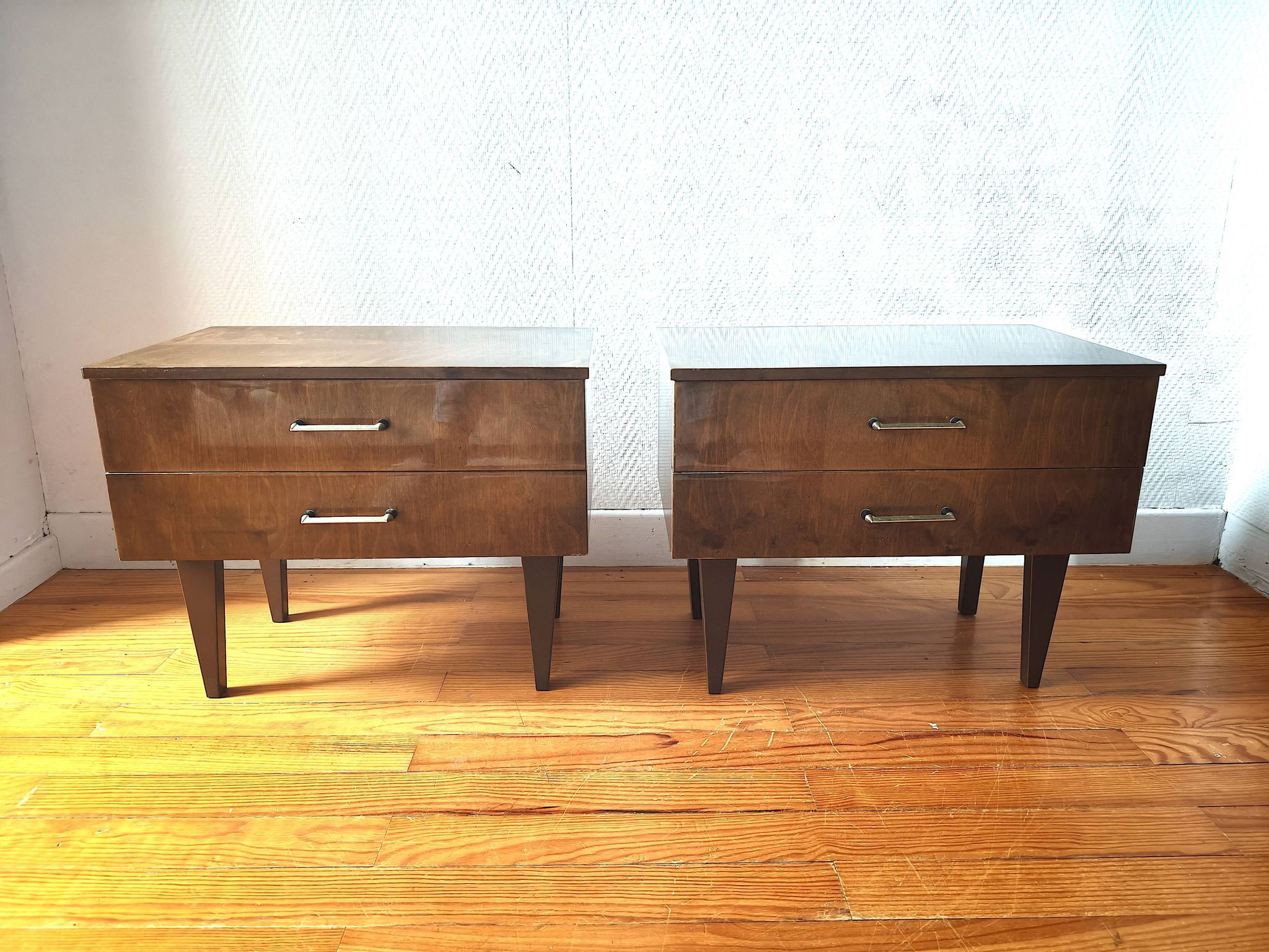 Pair of modernist bedside tables in veneered wood, 1950s-60s