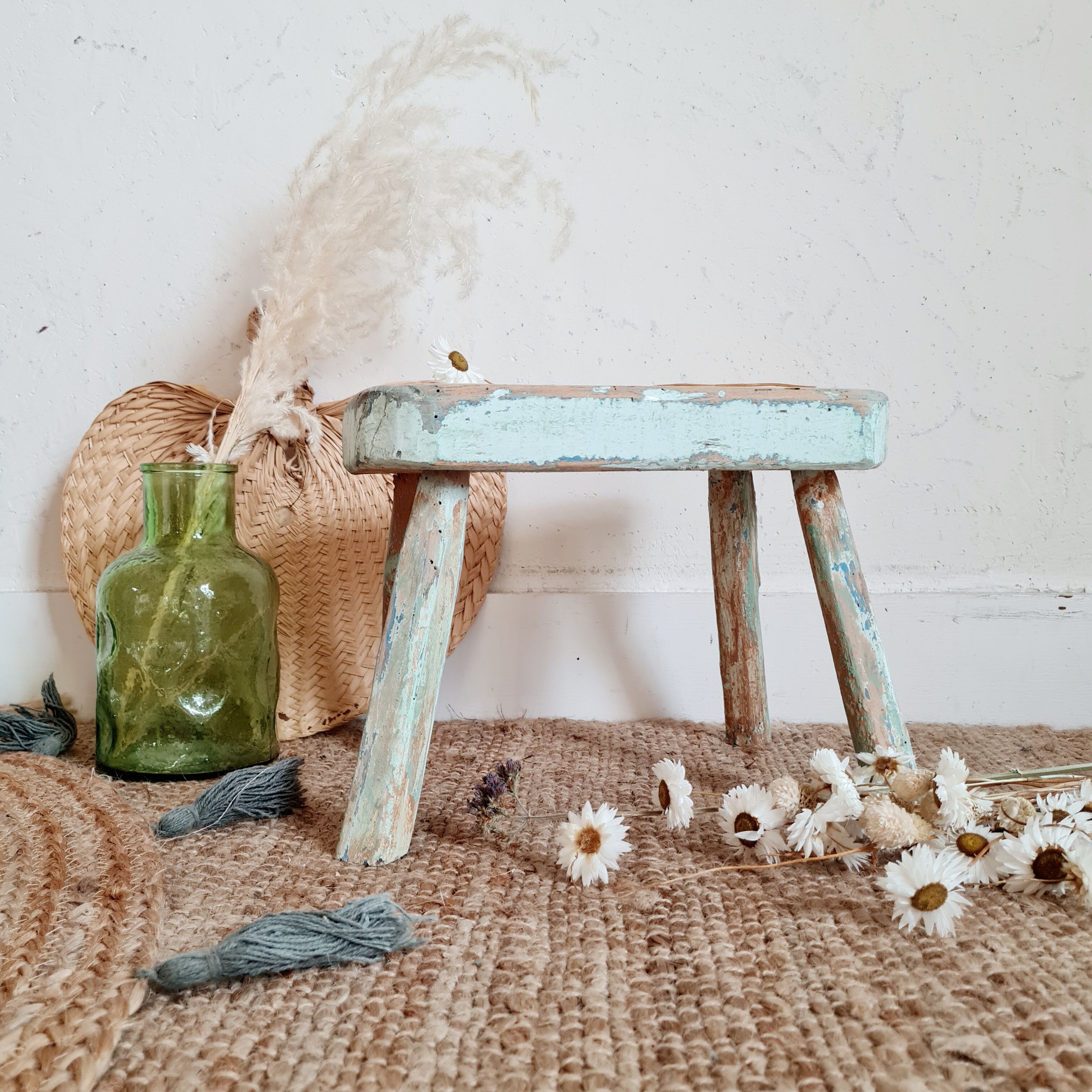 Tabouret de ferme en bois patine bleu vert