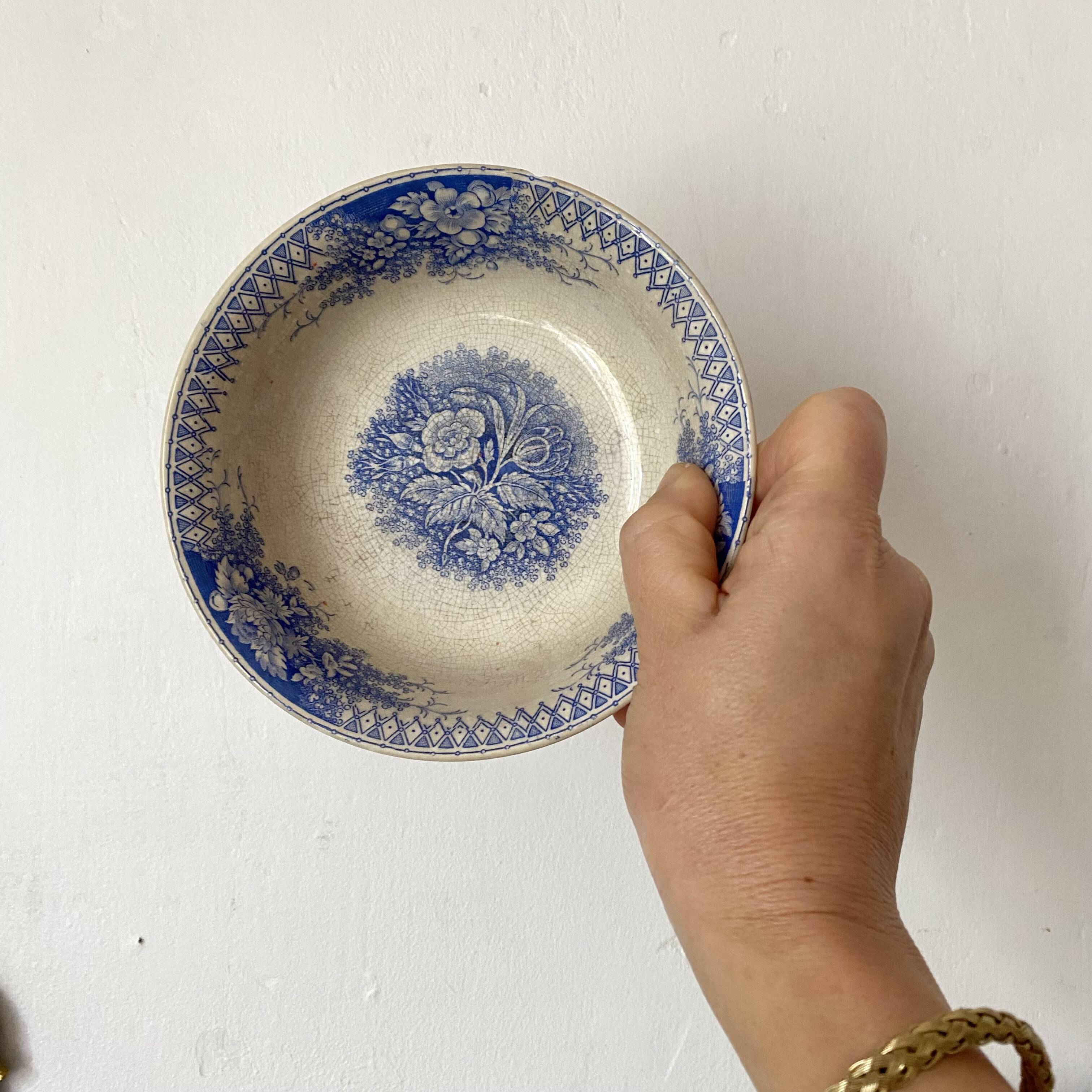 Bowl, earthenware dish from Sarreguemines, planter model.