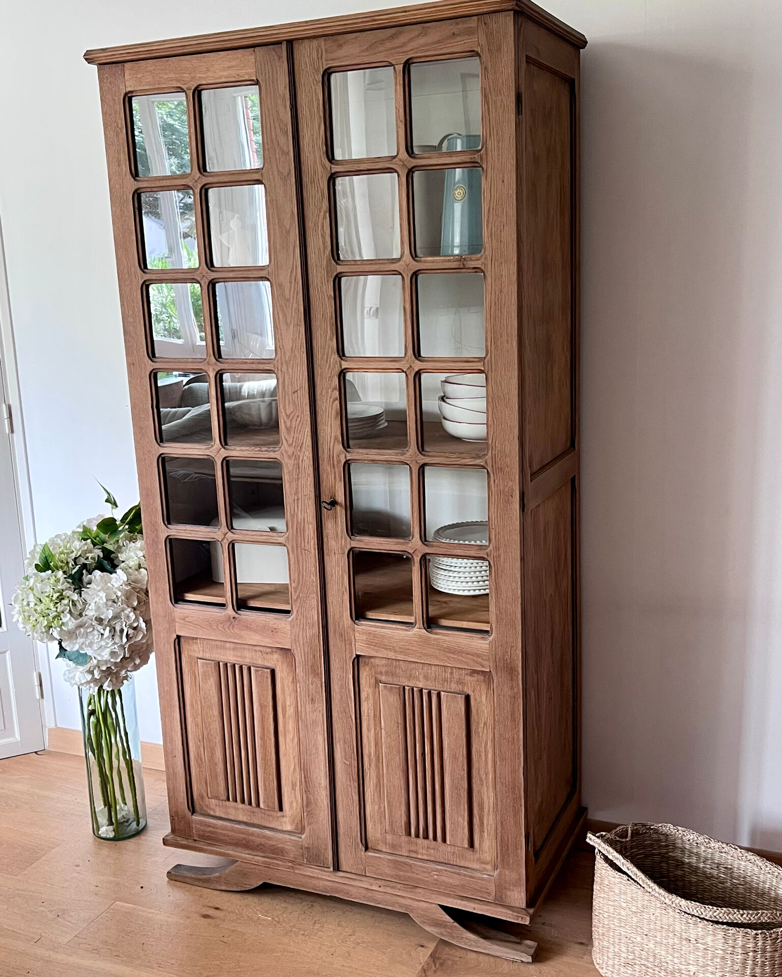 Renovated display cabinet library