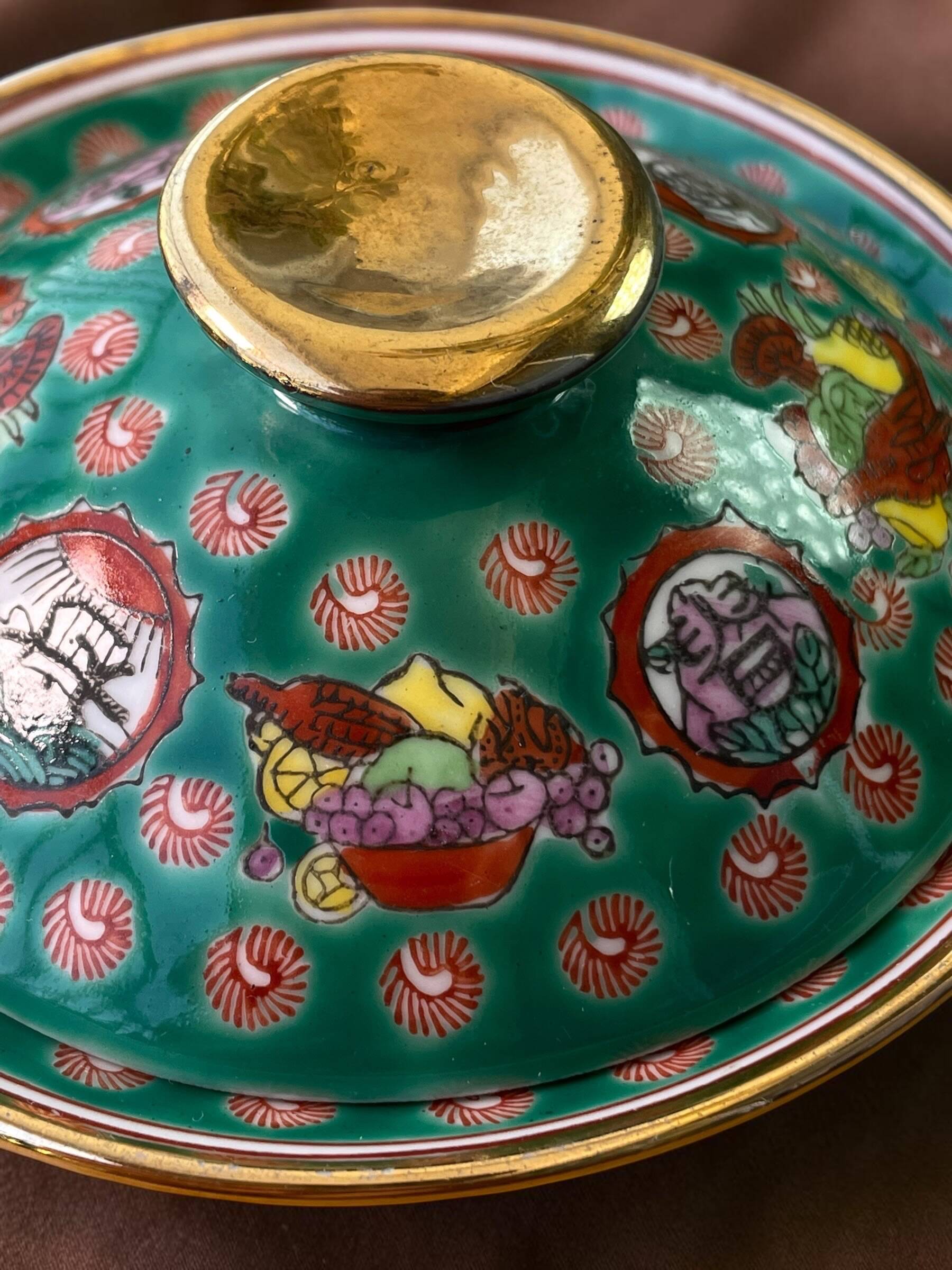 Small covered Chinese porcelain dish, Wan Shou decoration, 1970s-80s.