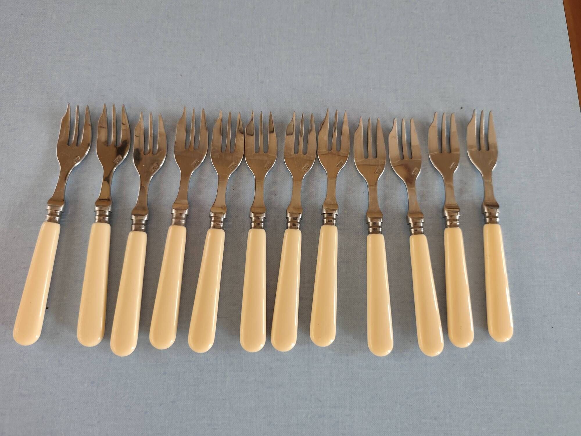 Set of 12 dessert forks scof