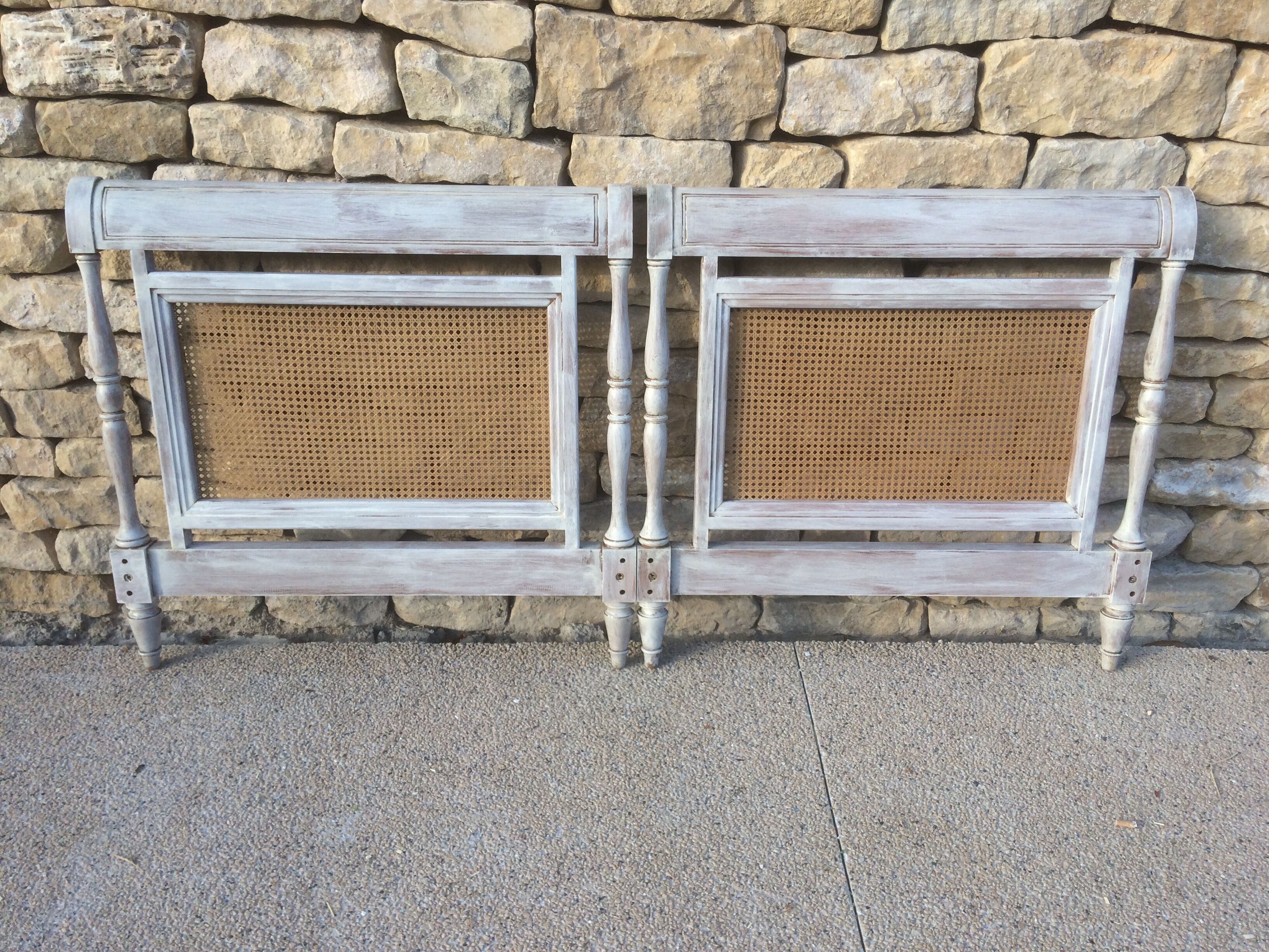 Bed head in wood and canning