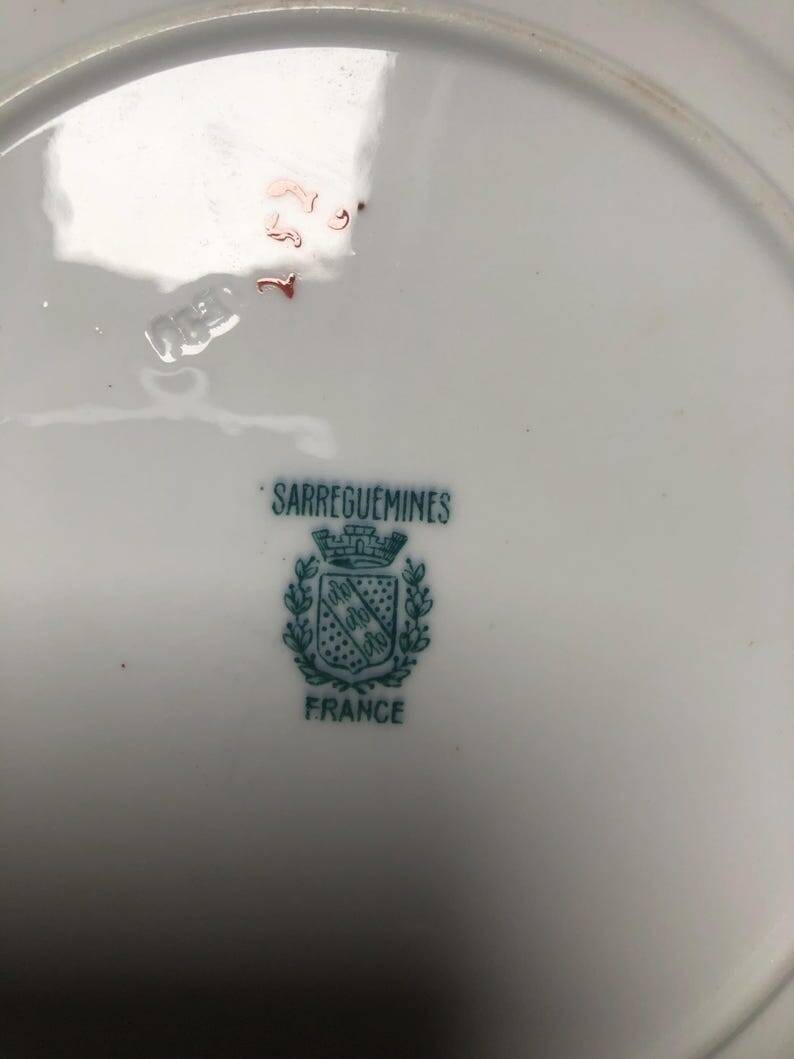 Sarreguemines Dessert Plates: Hand-Painted Chinoiserie Decor, 19th Century