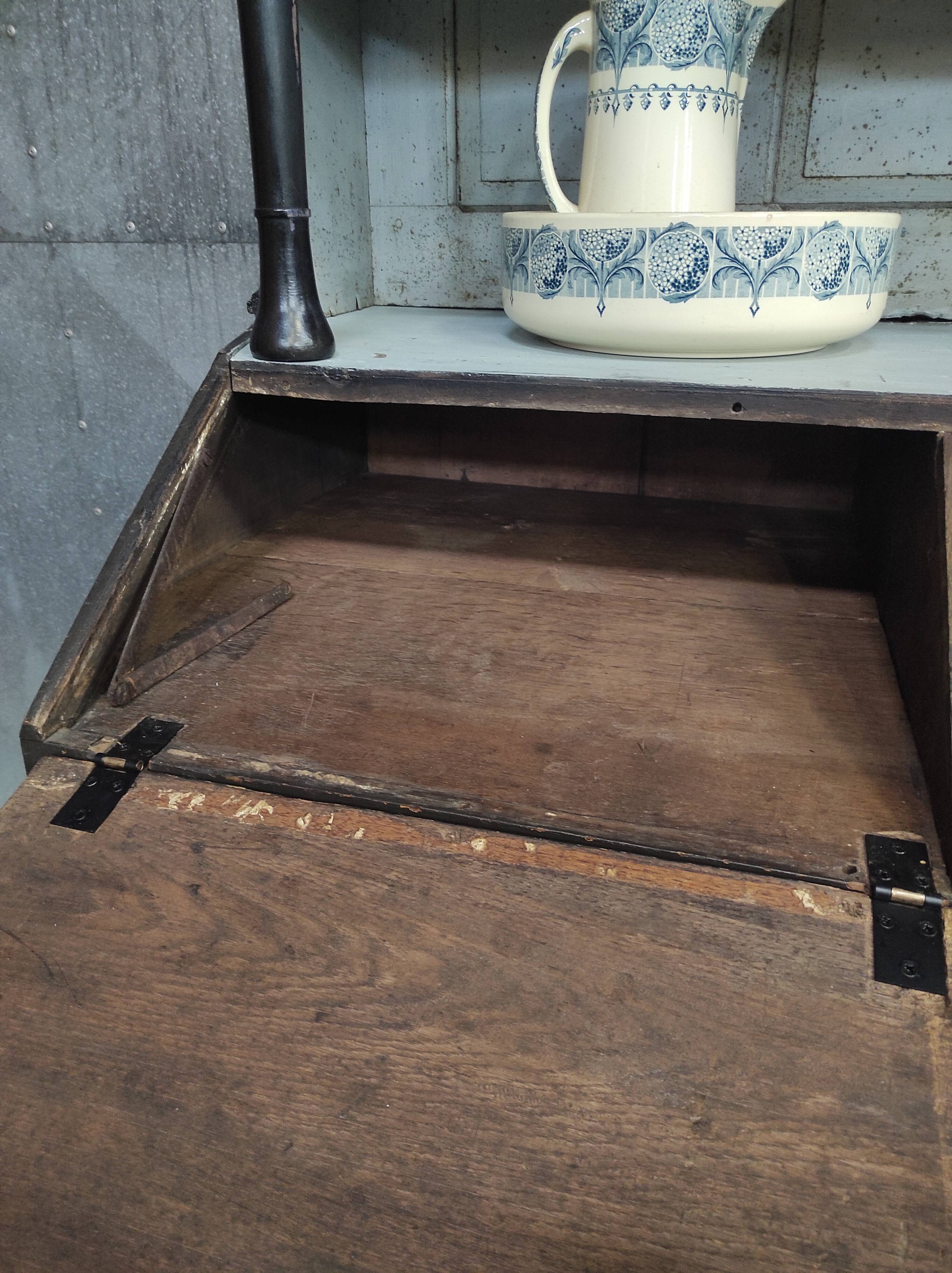 Buffet gris 1910 | Garde-manger ancien aux accents dorés