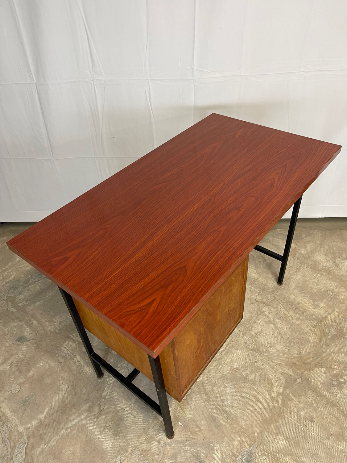 Formica desk