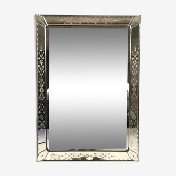 Miroir de Venise à décor gravé de fleurs